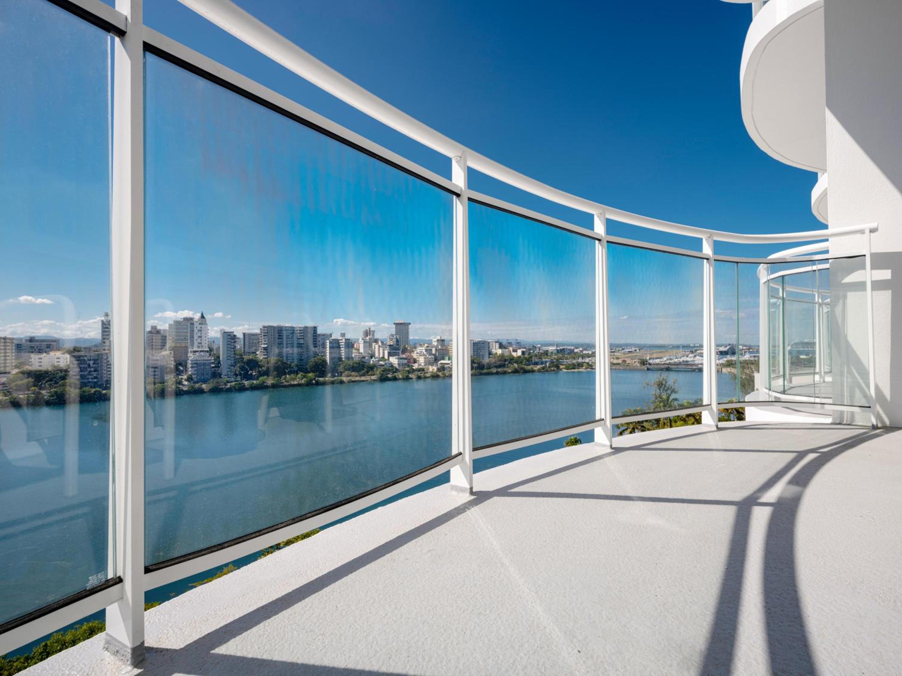 King Room with Roll-In Shower and Balcony - Water View - Photo 3