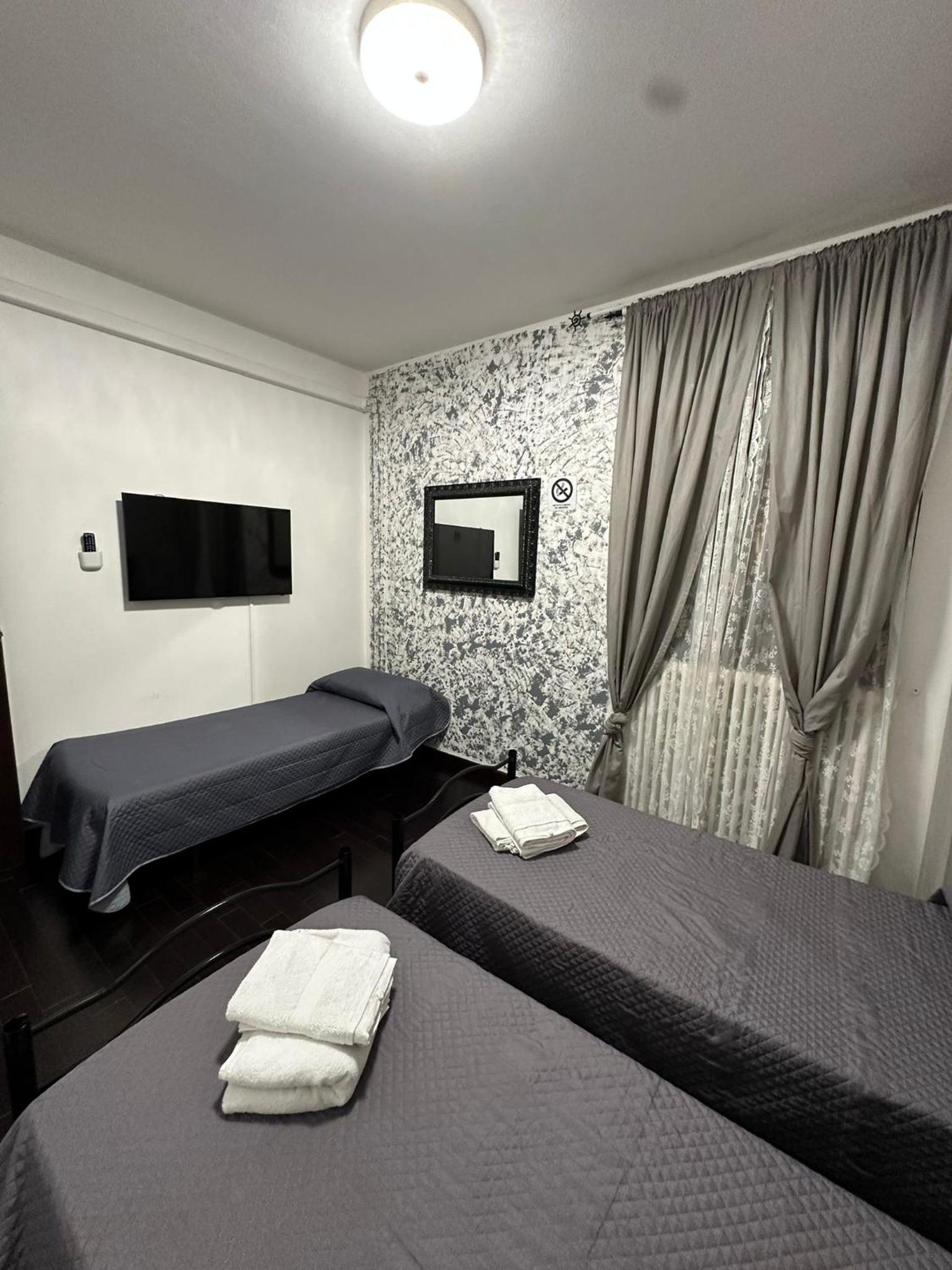Double or Twin Room with Pool View photo 2