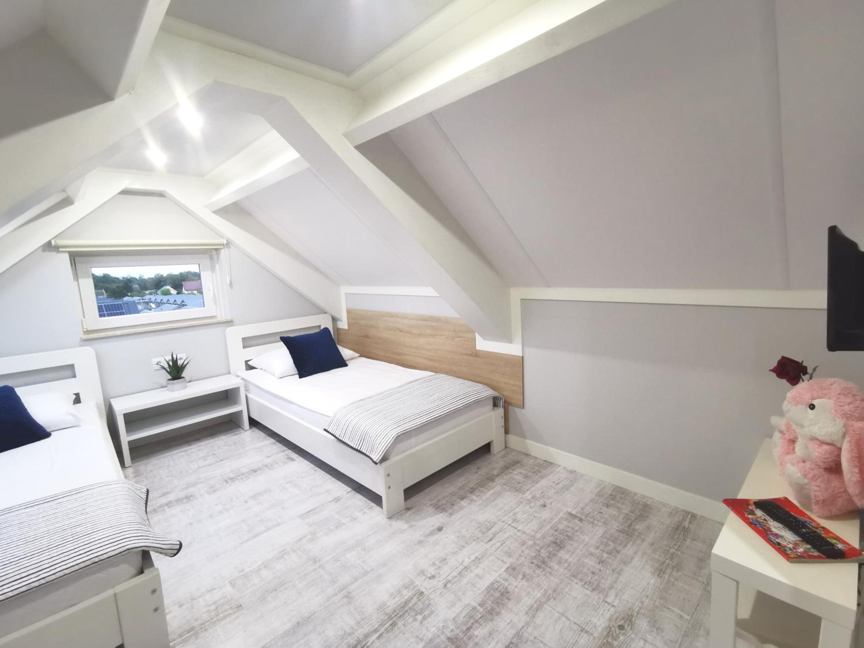 Two-Bedroom Apartment with Balcony photo 3