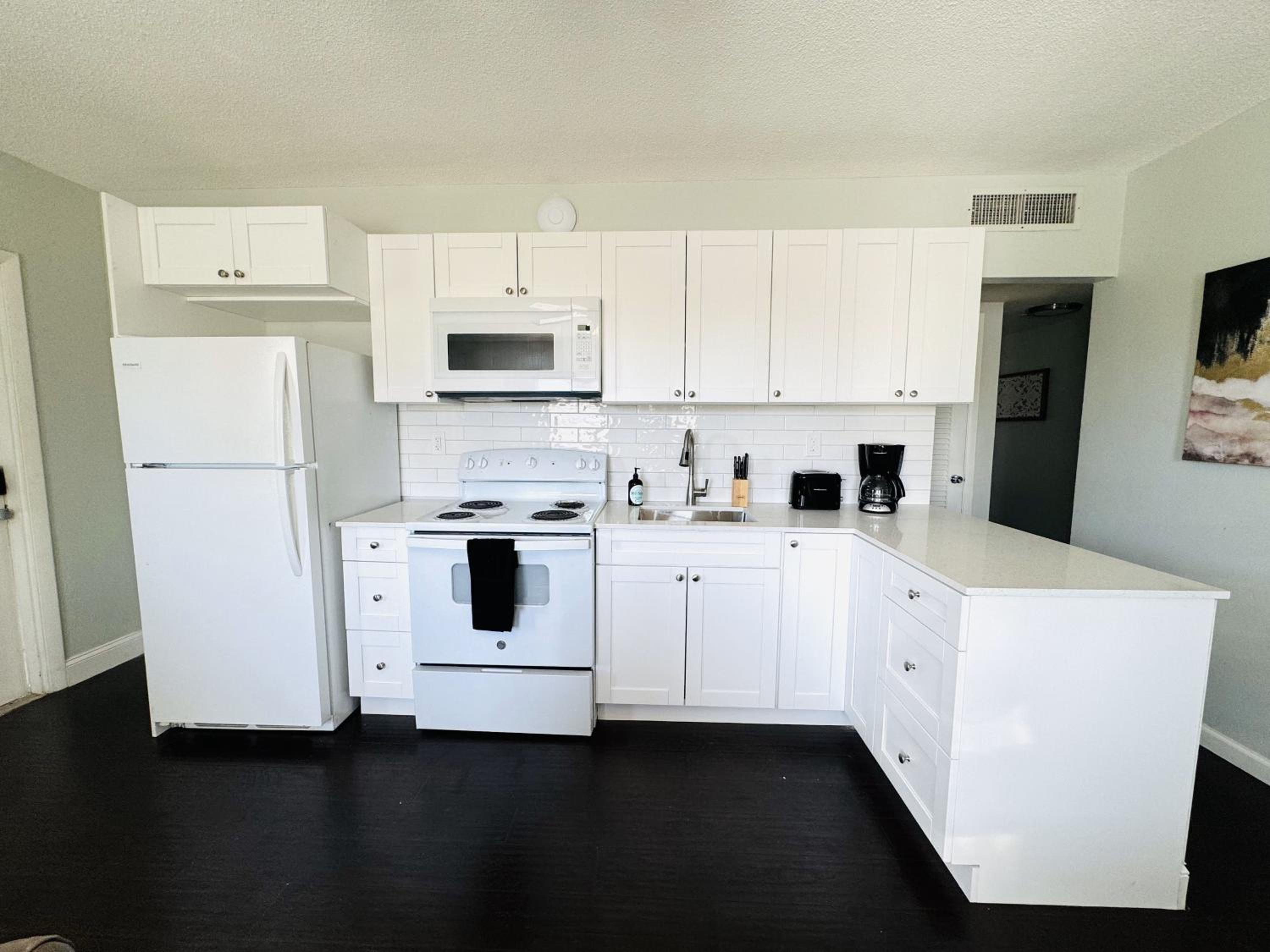 Three-Bedroom Superior Apartment - Photo 3