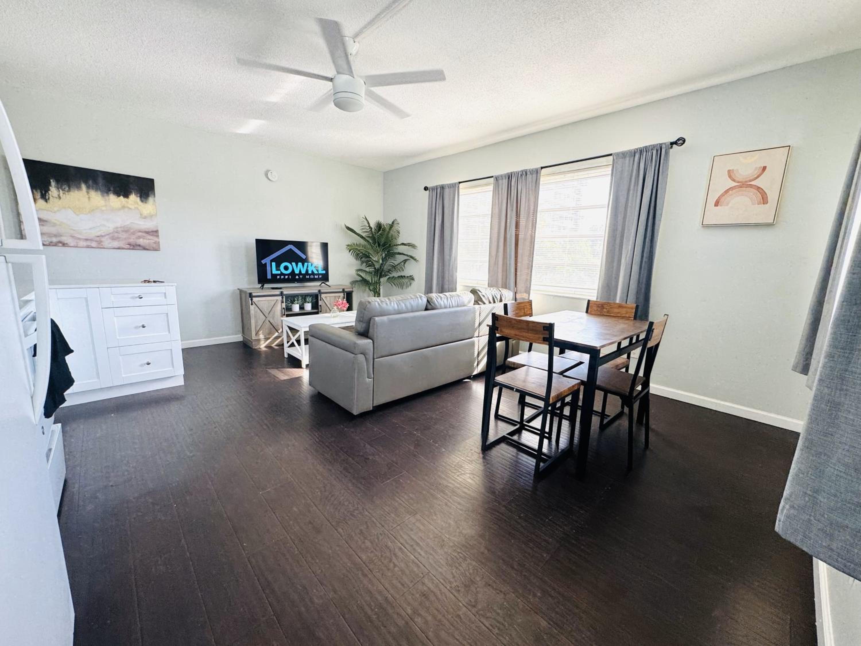 Three-Bedroom Superior Apartment - Photo 8