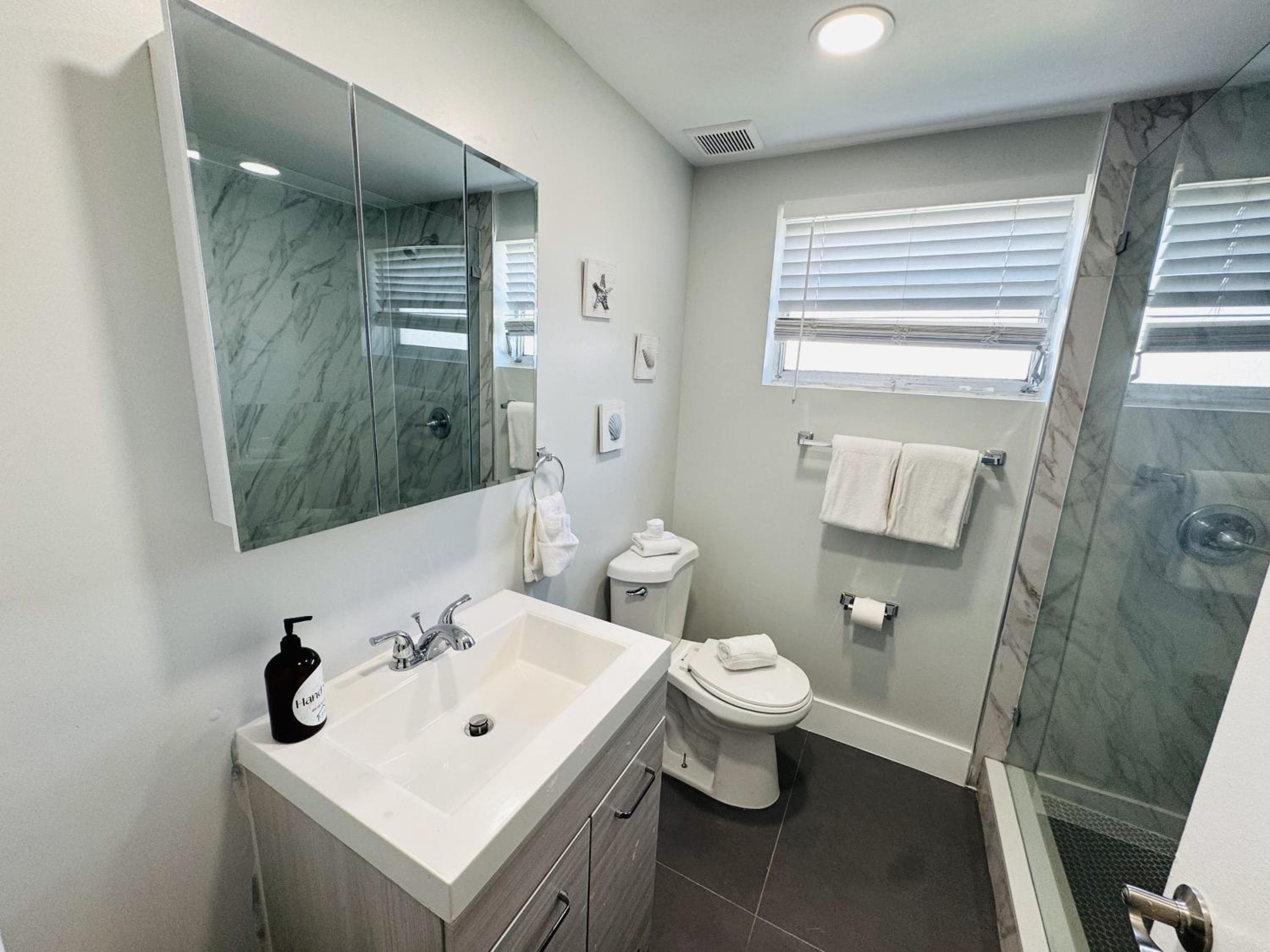 Three-Bedroom Superior Apartment - Photo 6