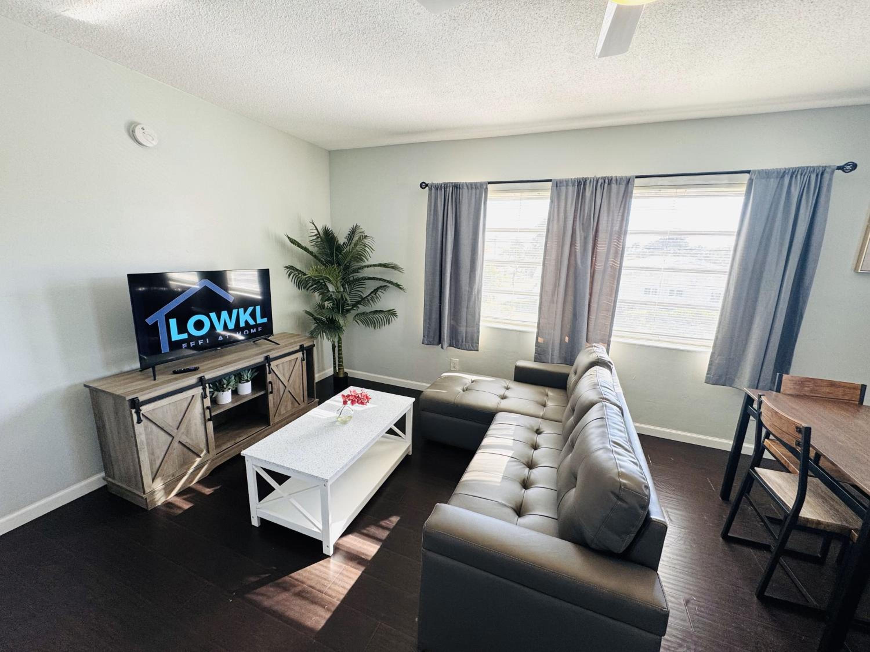 Three-Bedroom Superior Apartment - Photo 7