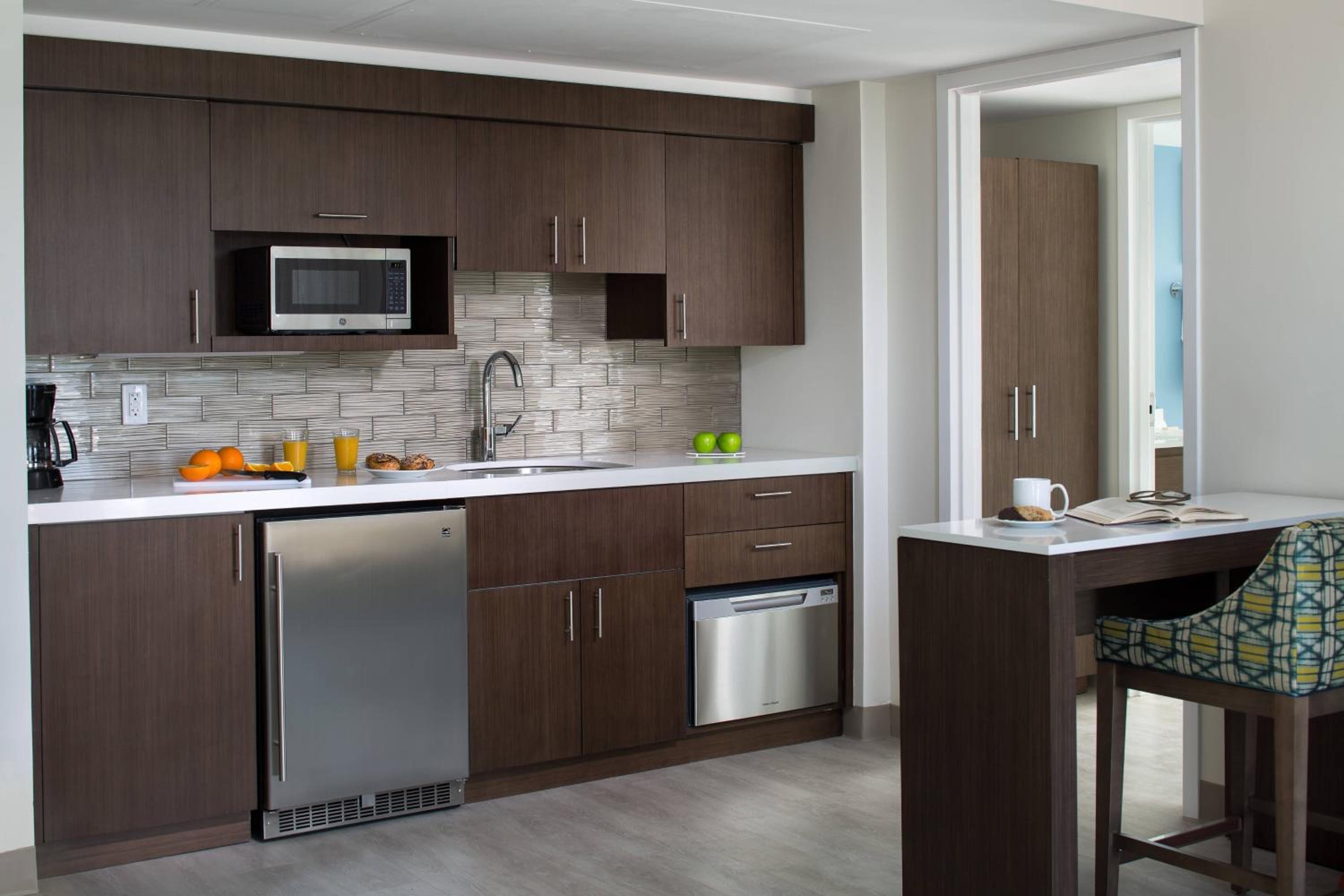 One-Bedroom King Suite with Sofa Bed and Roll-in Shower - Mobility Accessible photo 3