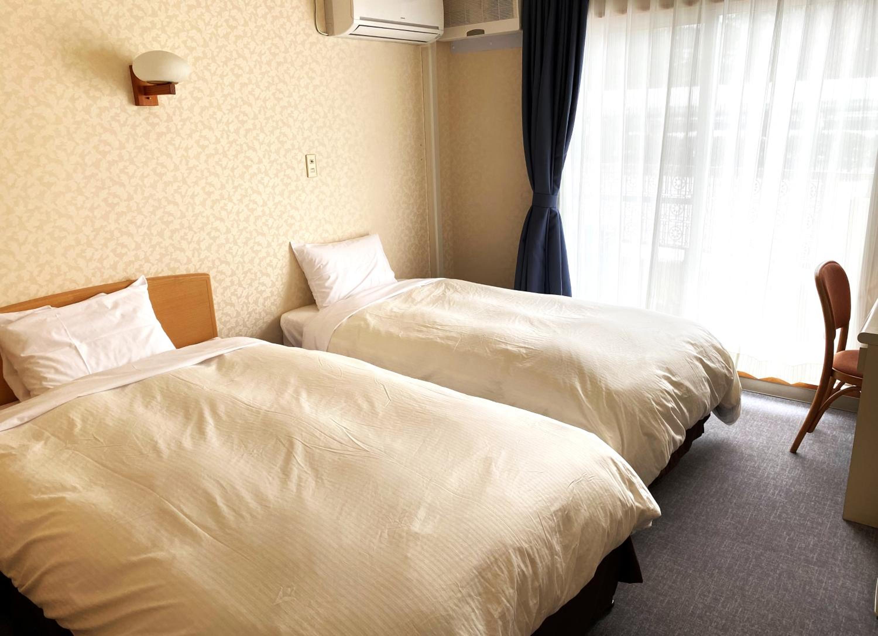 Economy Twin Room photo 3