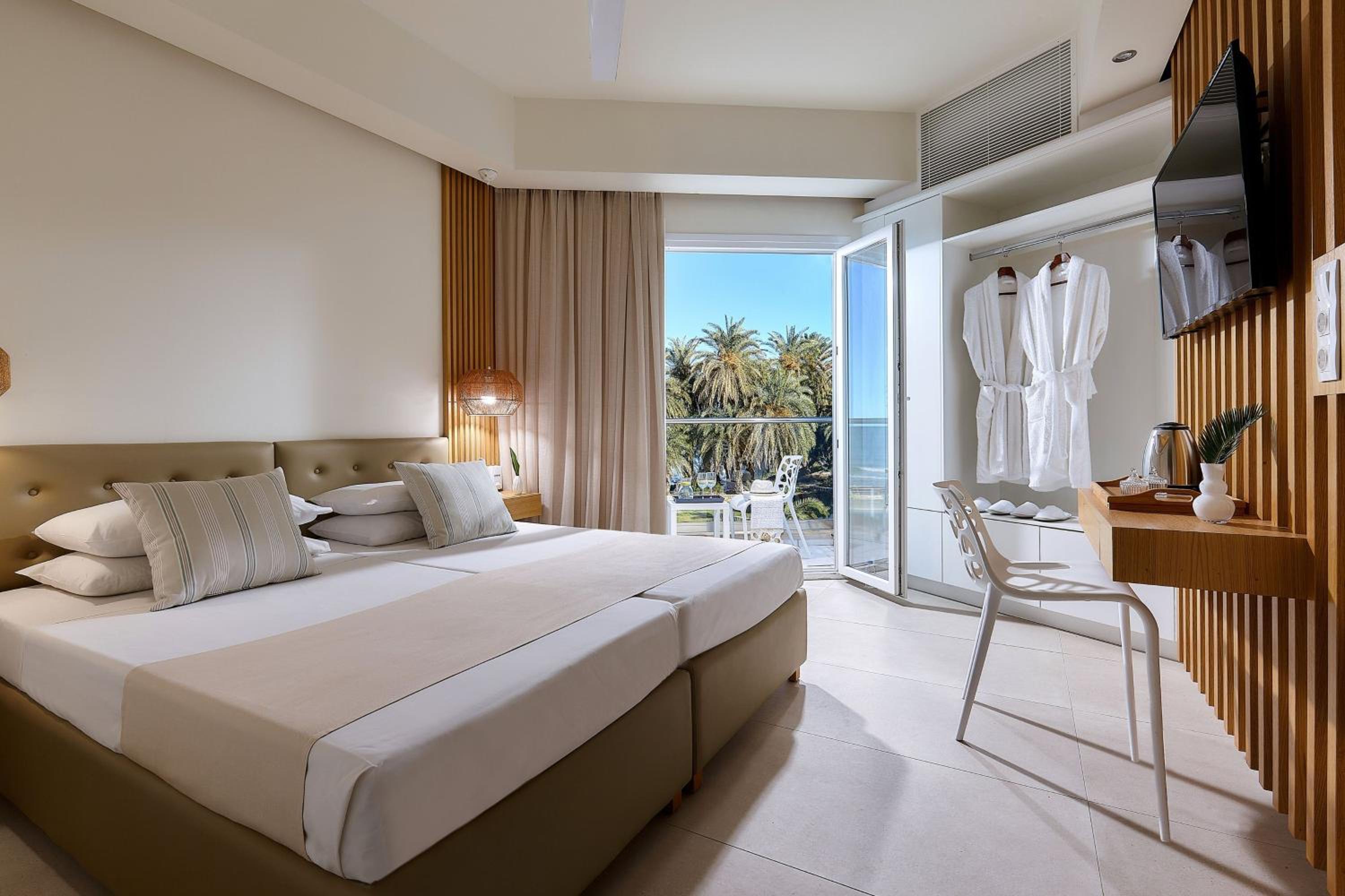 Classic Queen Room with Balcony and Inland View