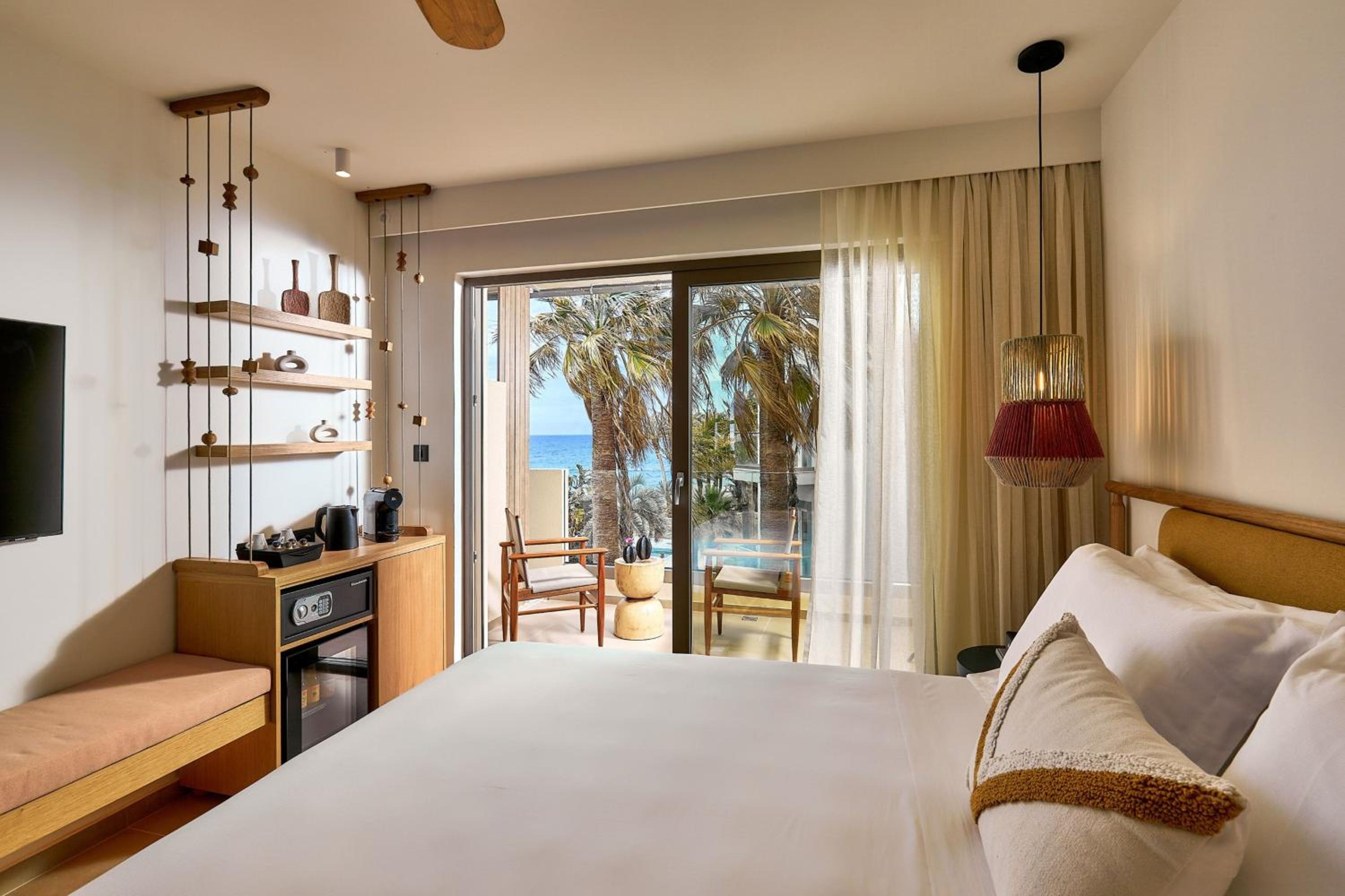 Premium King Room with Balcony and Sea View