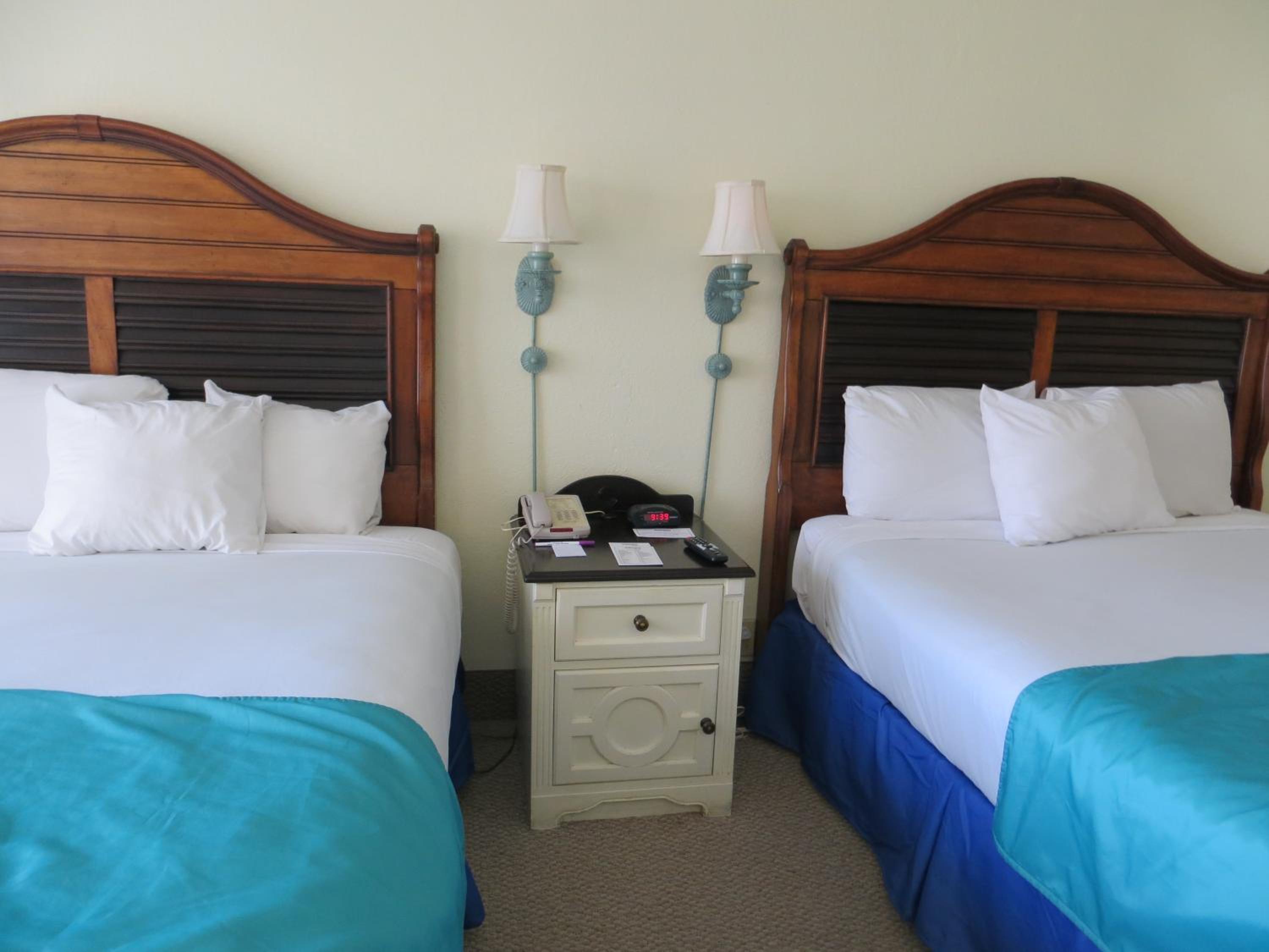 Double Room With Two Double Beds - Poolside