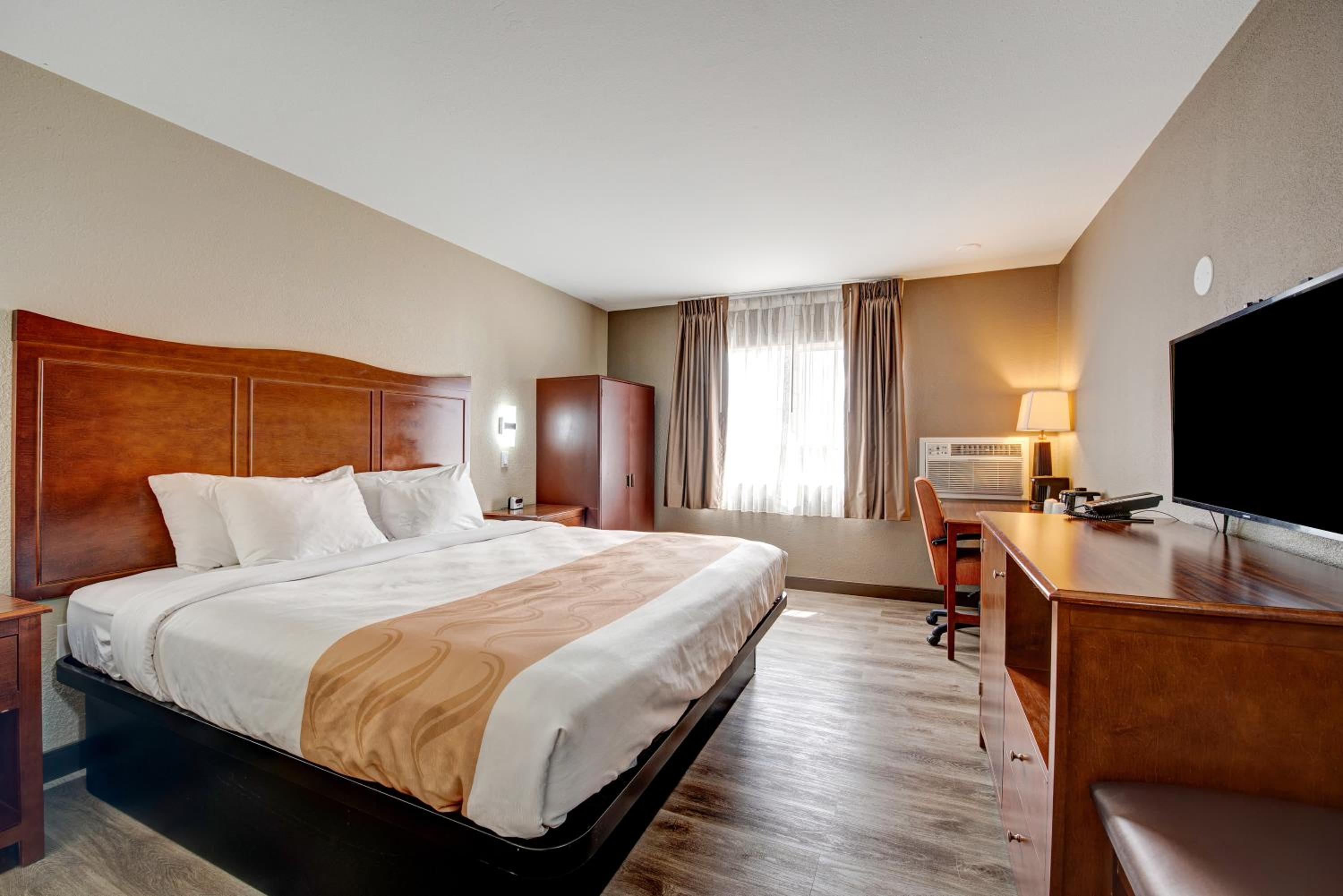 Standard King Room - Non-Smoking