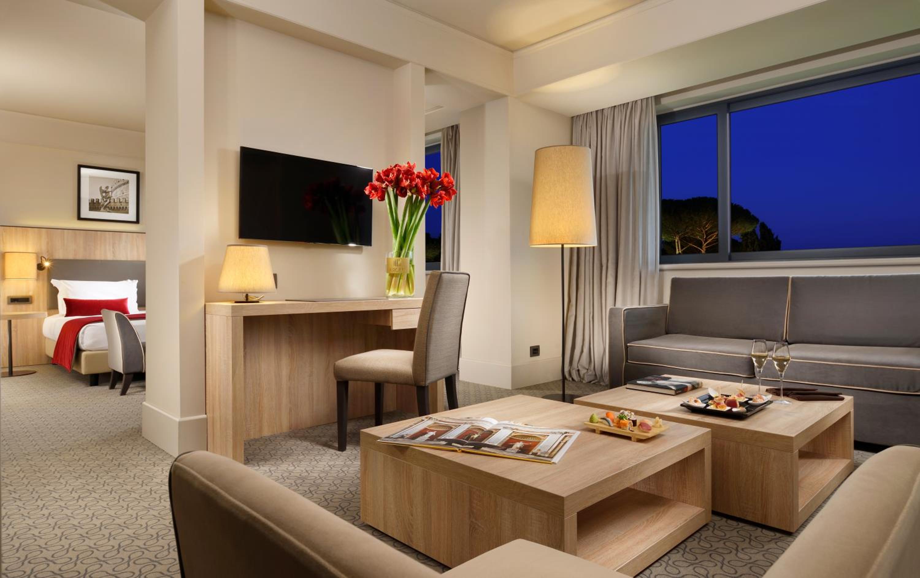 Suite - Photo 1