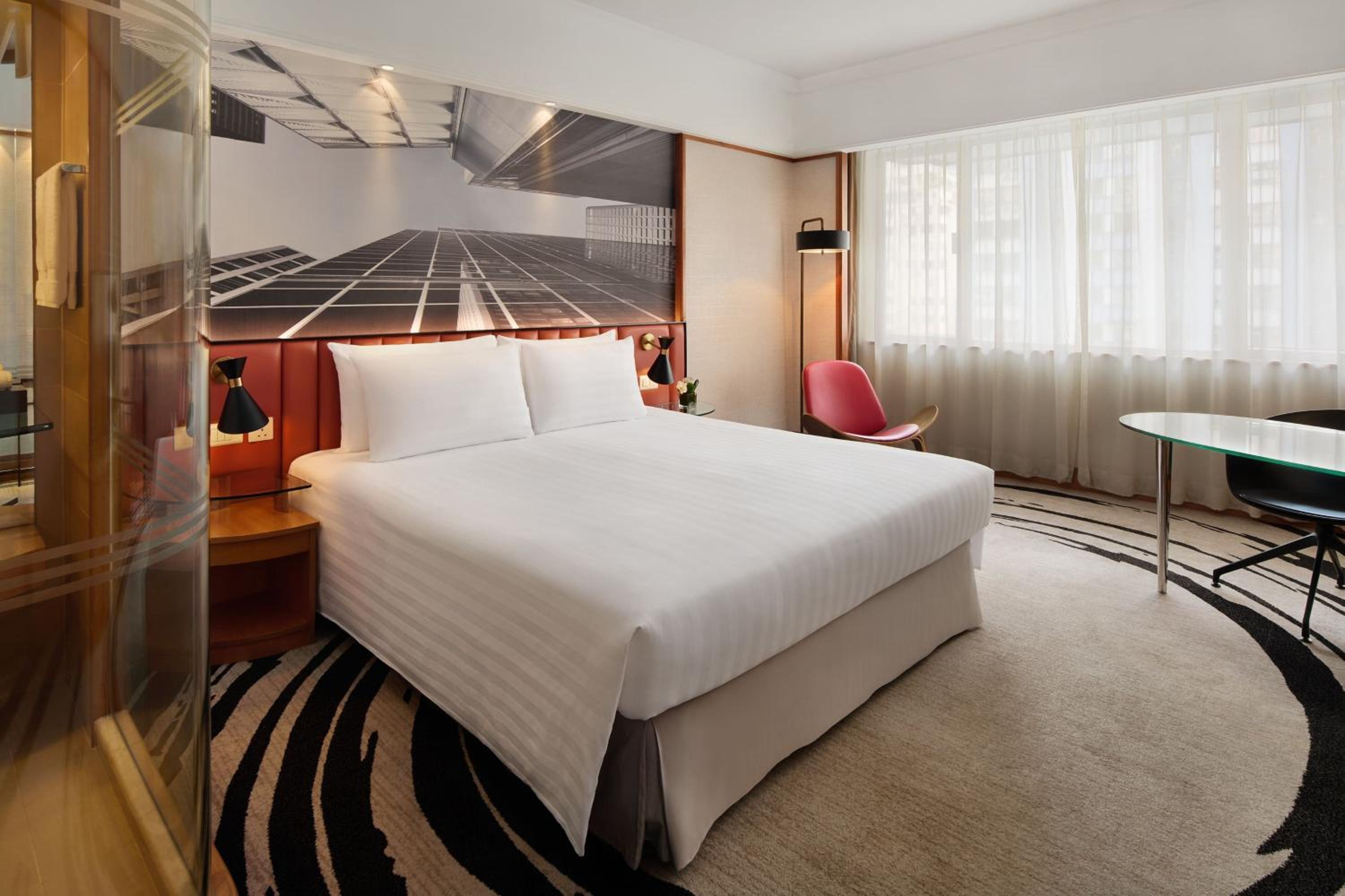 Superior King Room with City View photo 3
