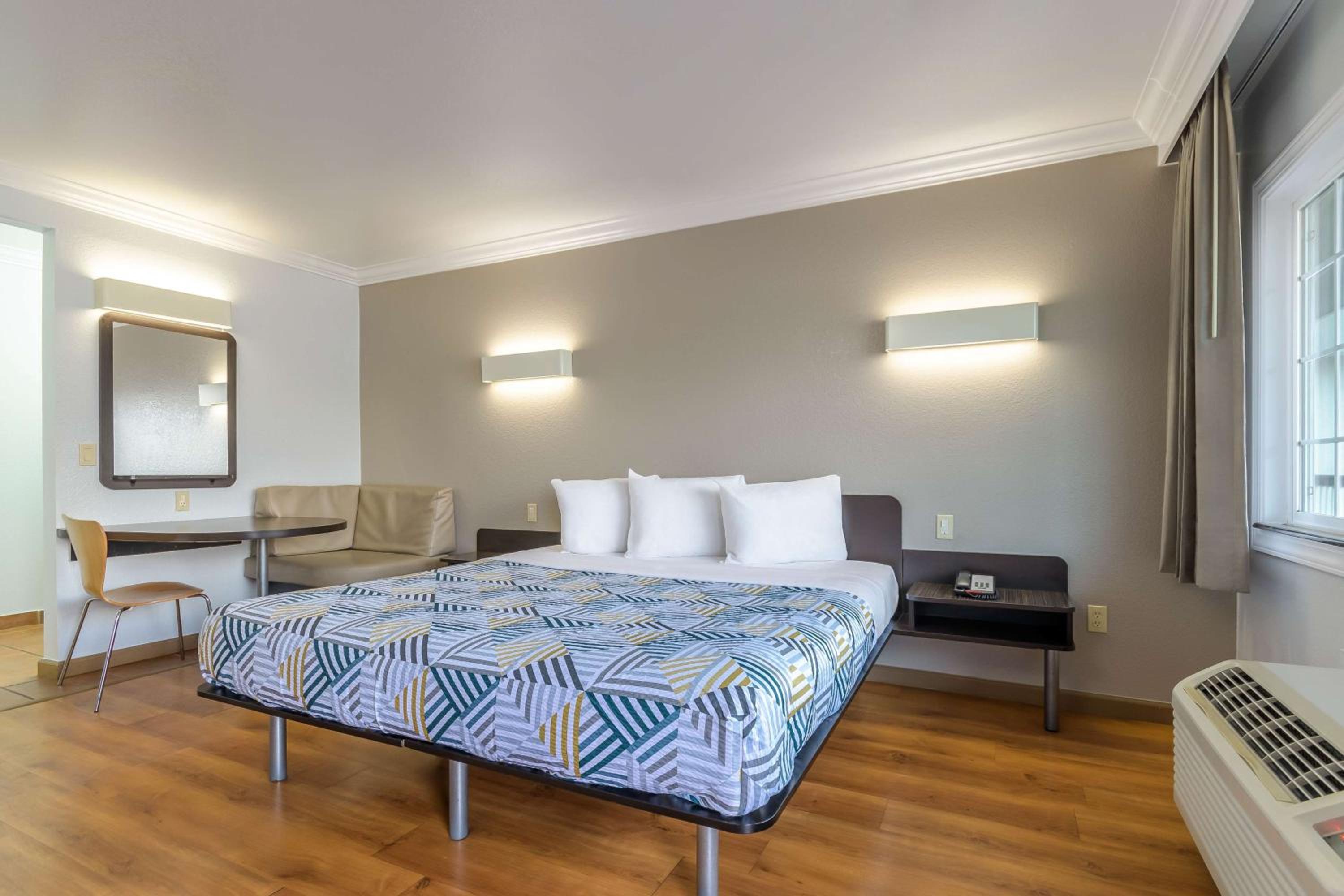 Deluxe Double Room - Non-Smoking