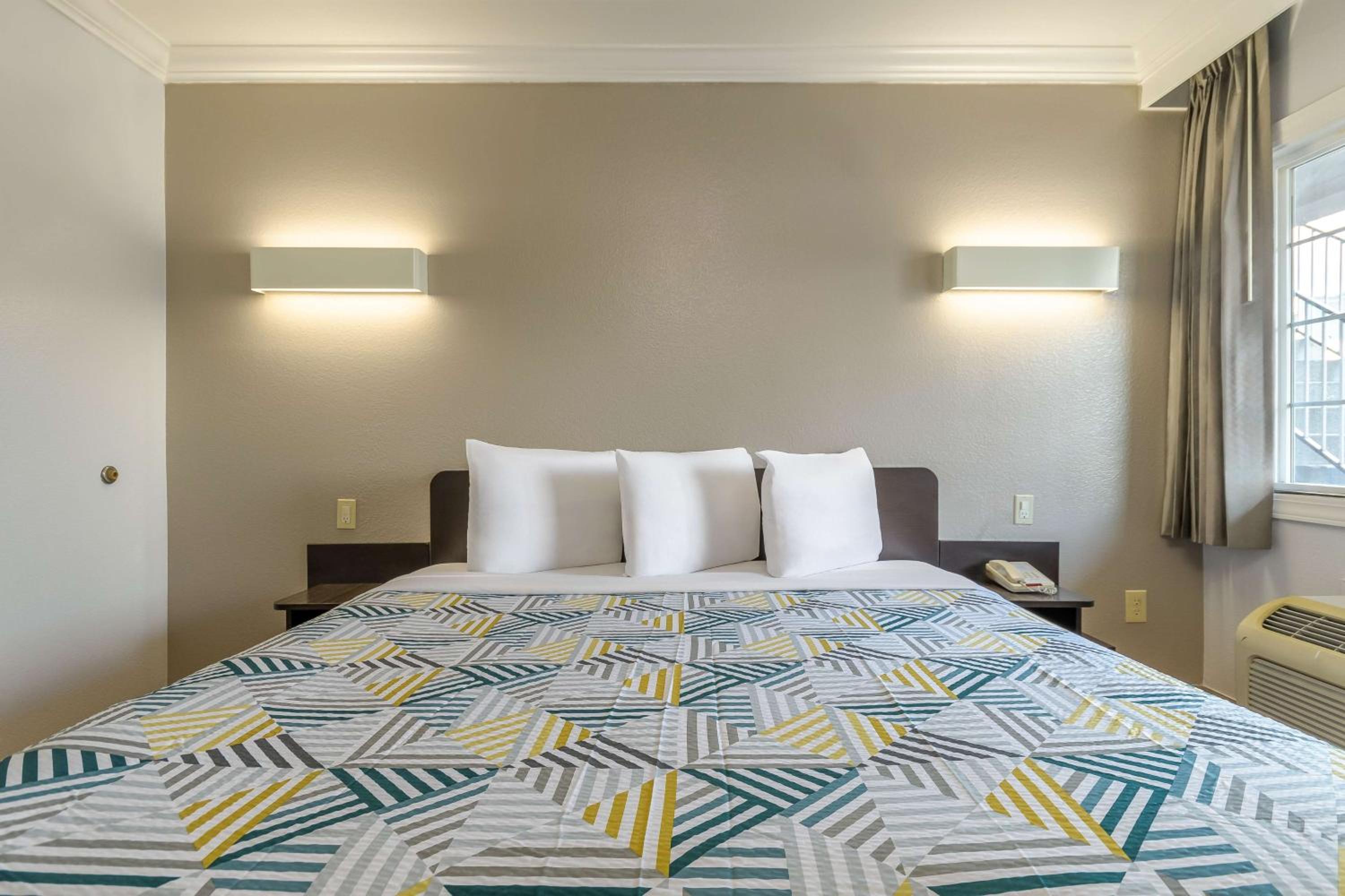 Deluxe Double Room - Non-Smoking