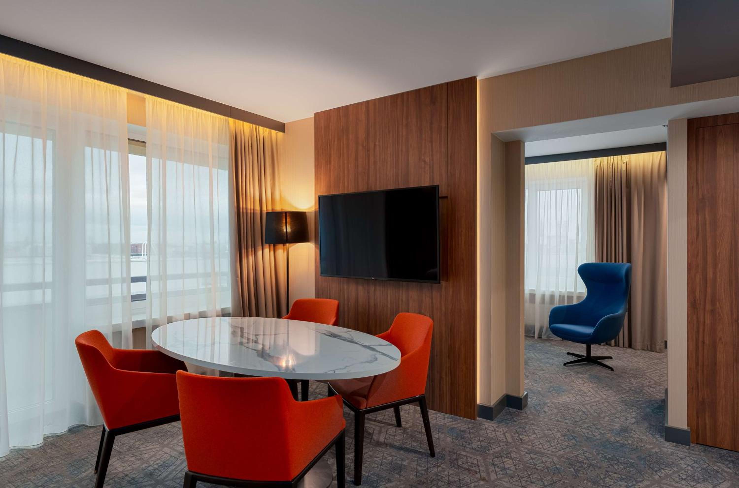 One-Bedroom Suite with Spa Access photo 3