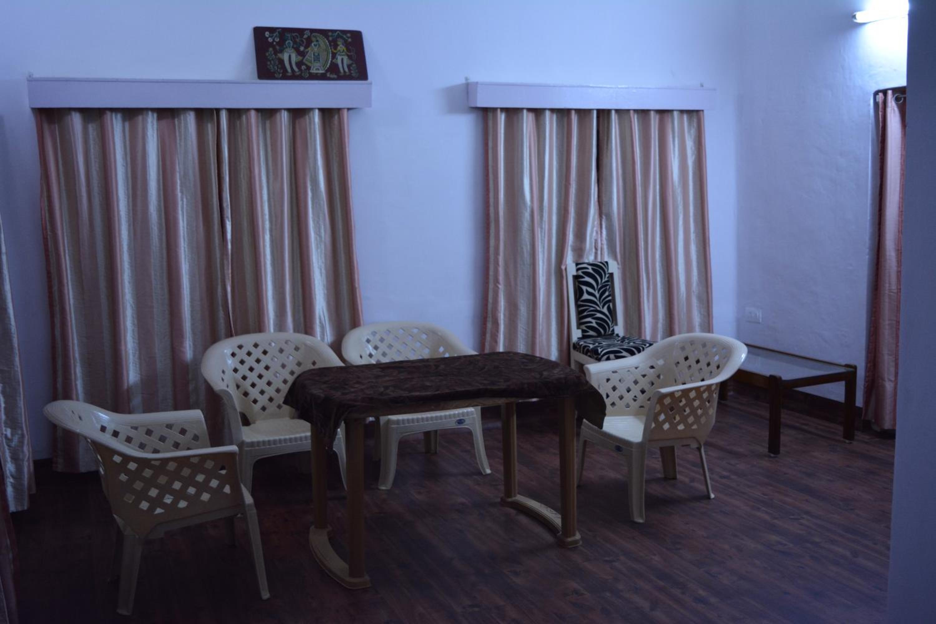 Standard Double Room (Pink) - Photo 10