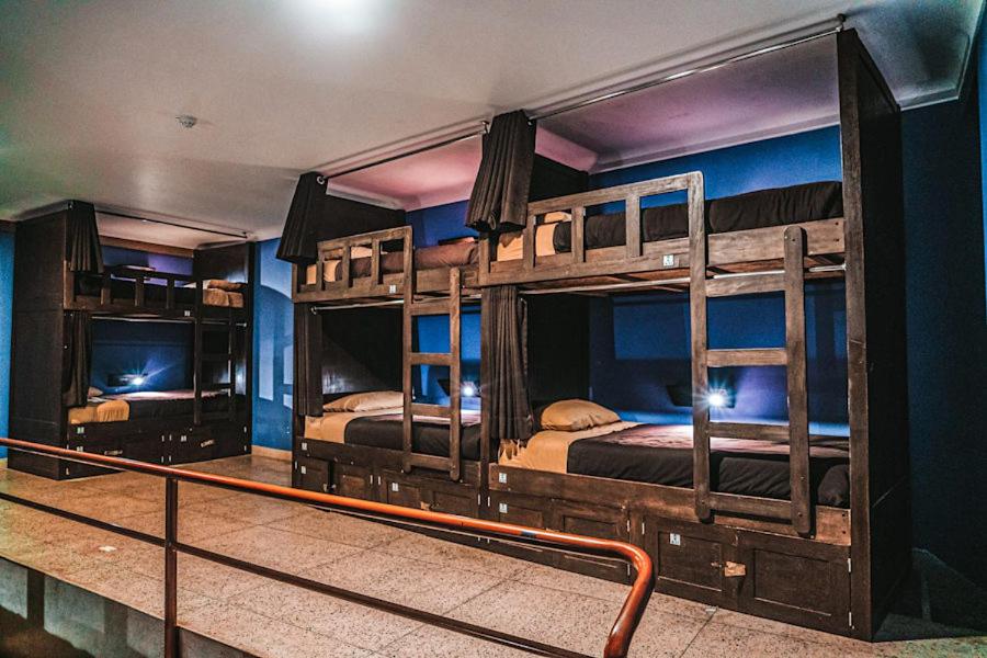 Deluxe Pod-Style 12-Bed Dormitory Room with Shared Bathroom photo 2