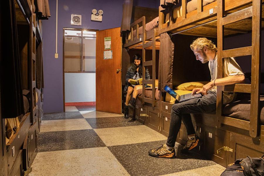 Deluxe Pod-Style 12-Bed Dormitory Room with Shared Bathroom photo 3