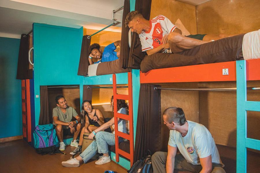 Deluxe Pod-Style 8-Bed Dormitory Room with Private Bathroom photo 2
