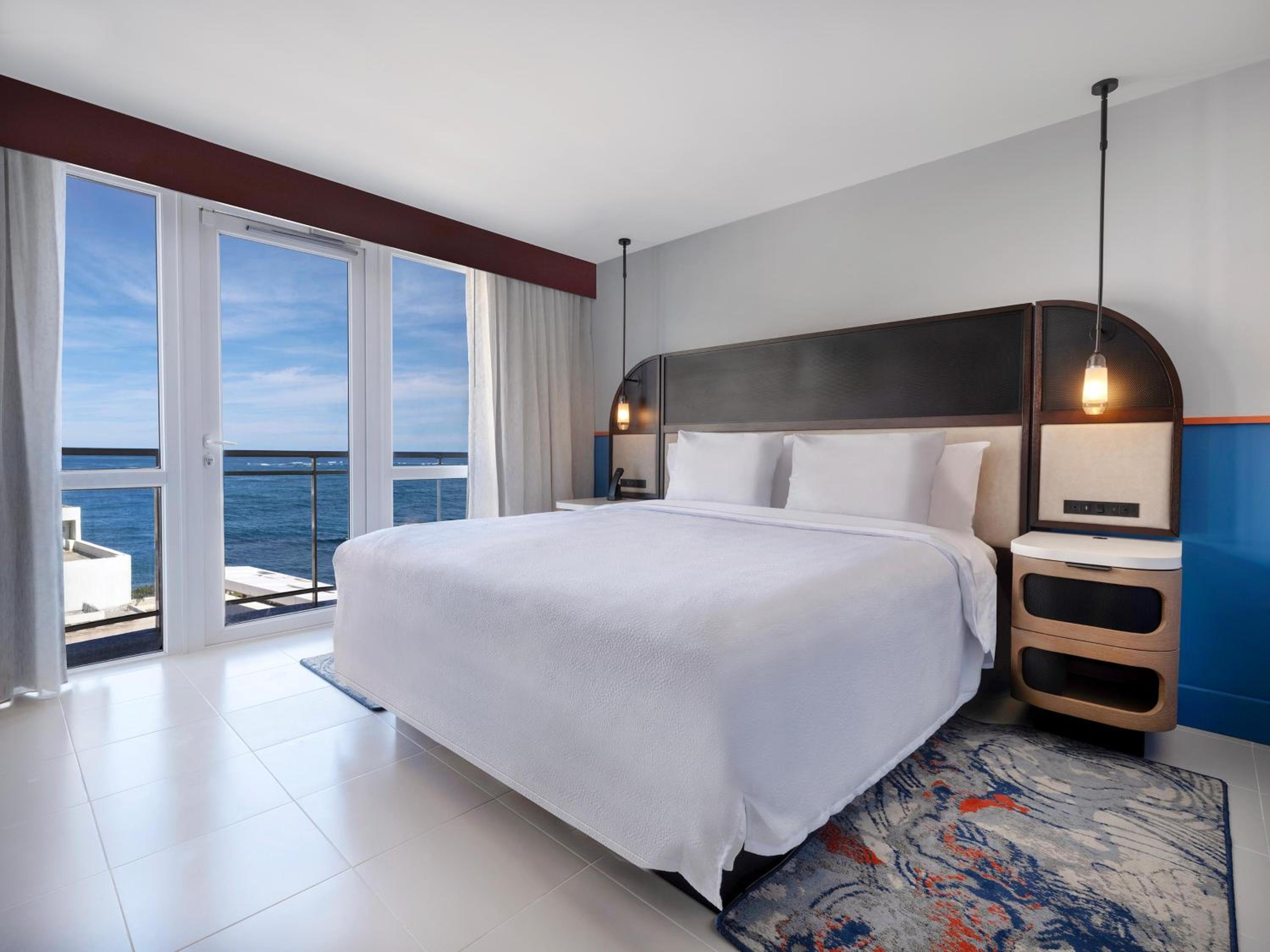 King Room with Roll-In Shower and Balcony - Water View - Photo 4