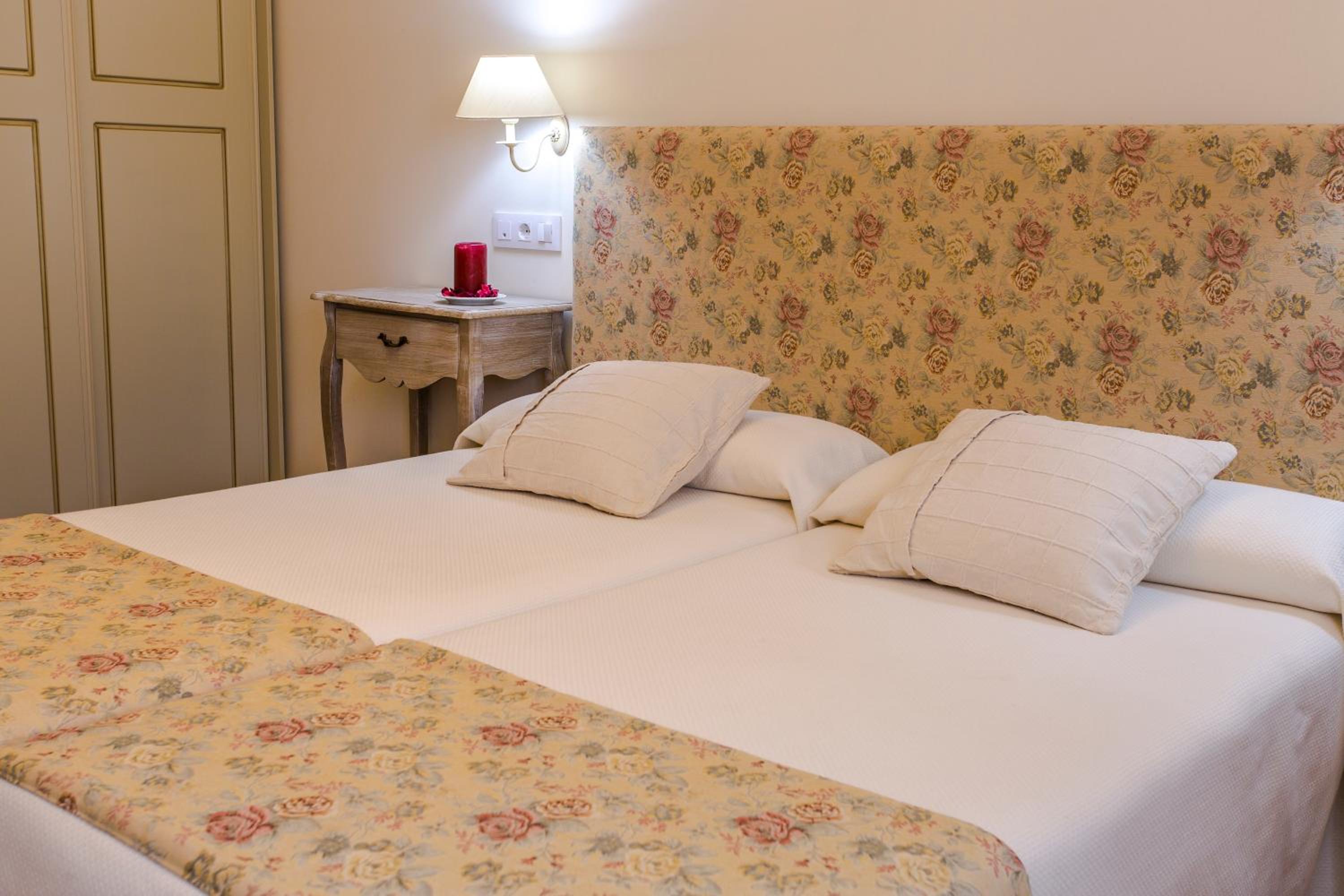 Deluxe Twin Room photo 3