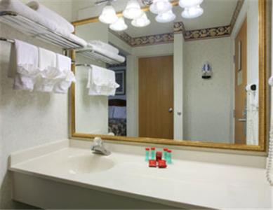 King Studio Suite - Non-Smoking - Photo 3