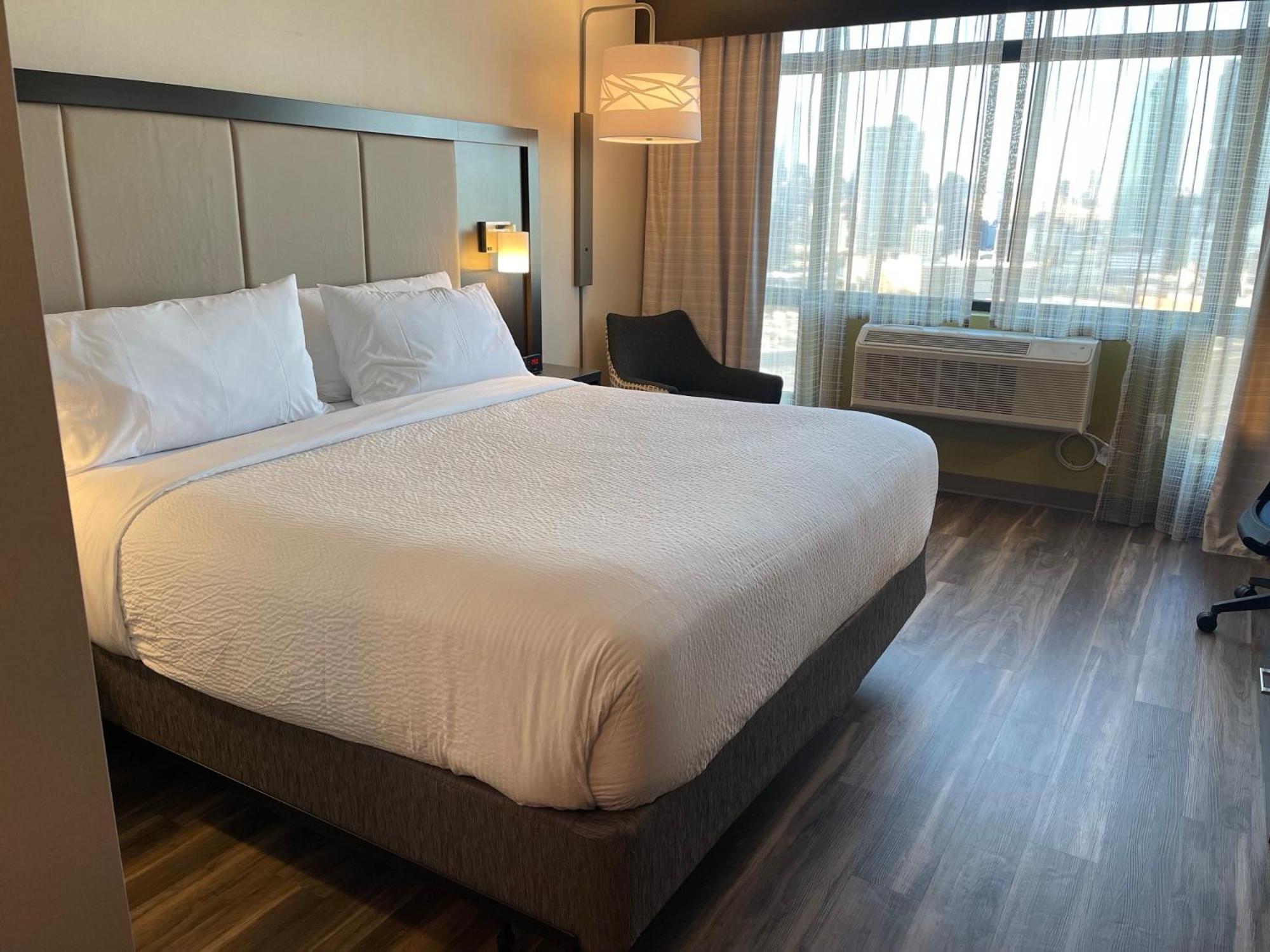 Standard King Room - Photo 1