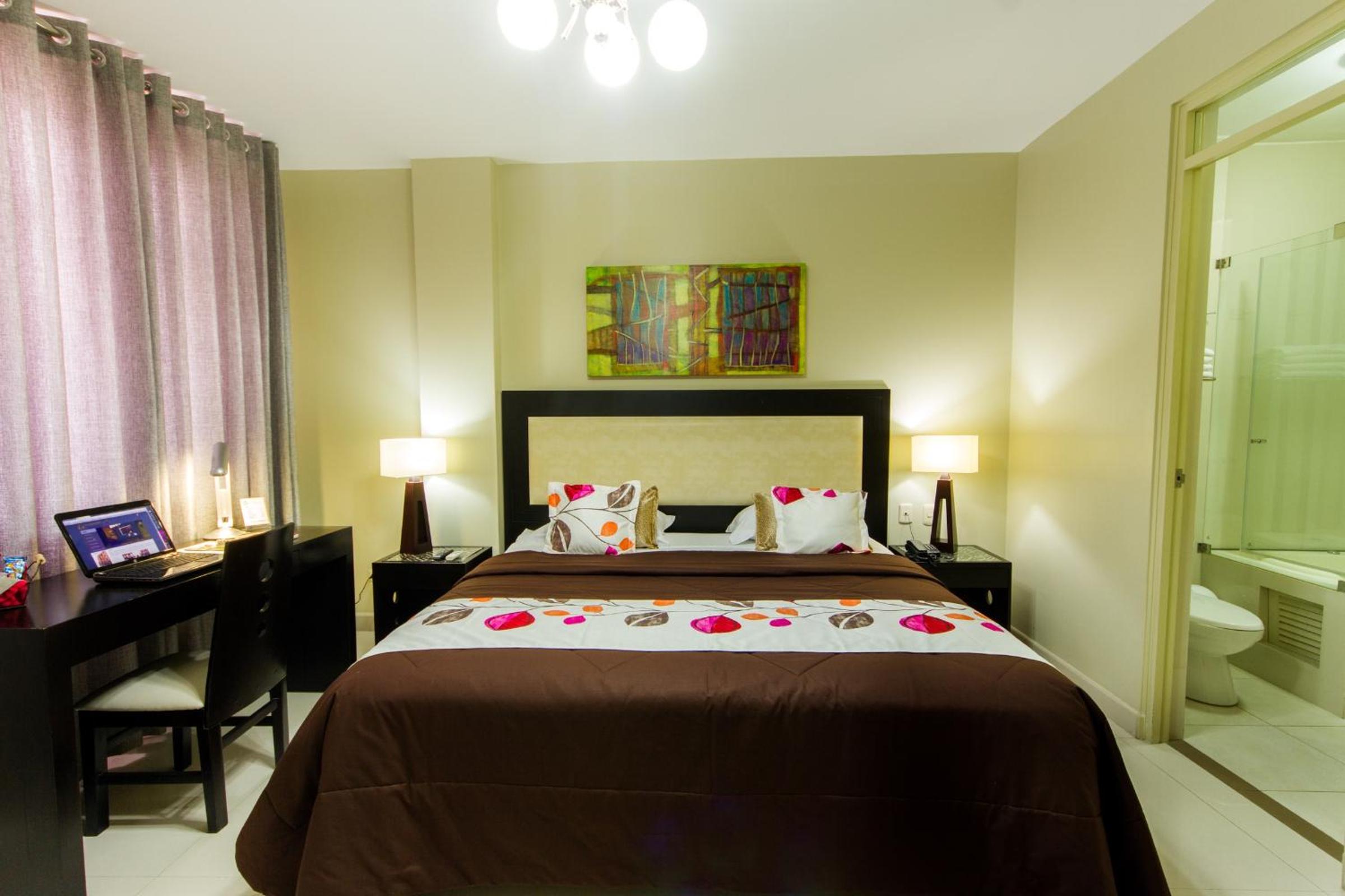Deluxe Double Room with Large Double Bed photo 3