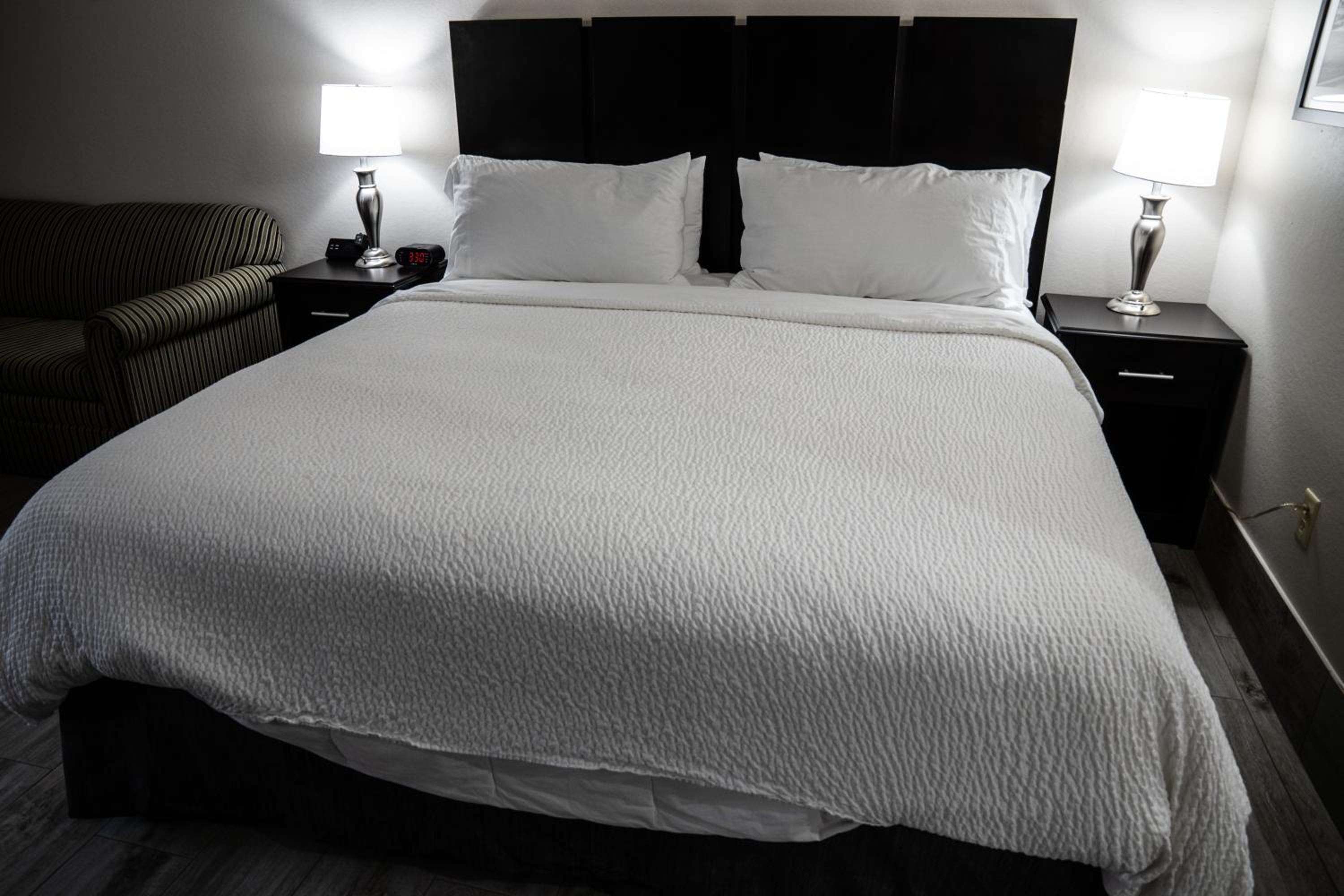 Standard King Room - Photo 2
