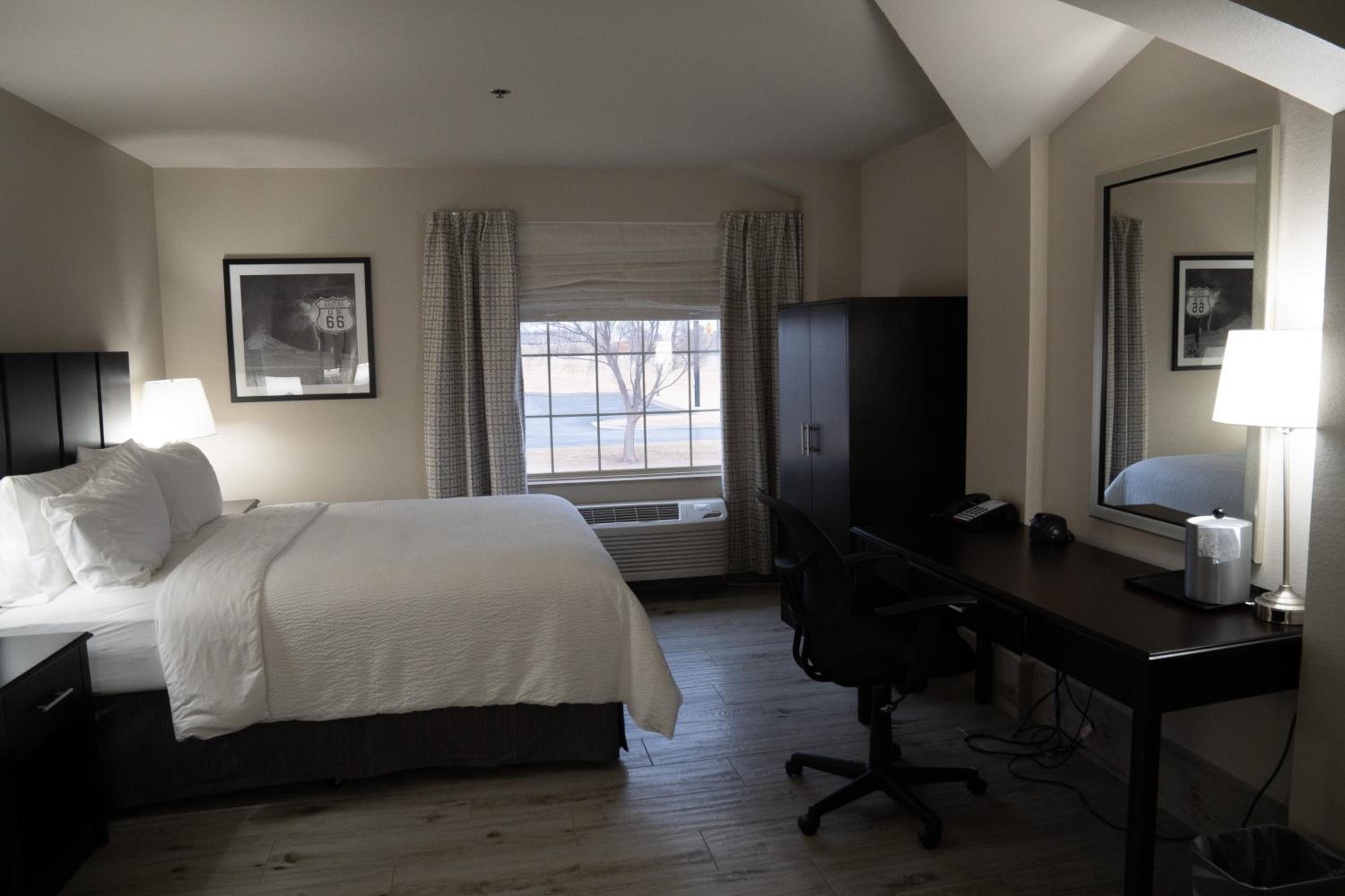 Standard King Room - Photo 5