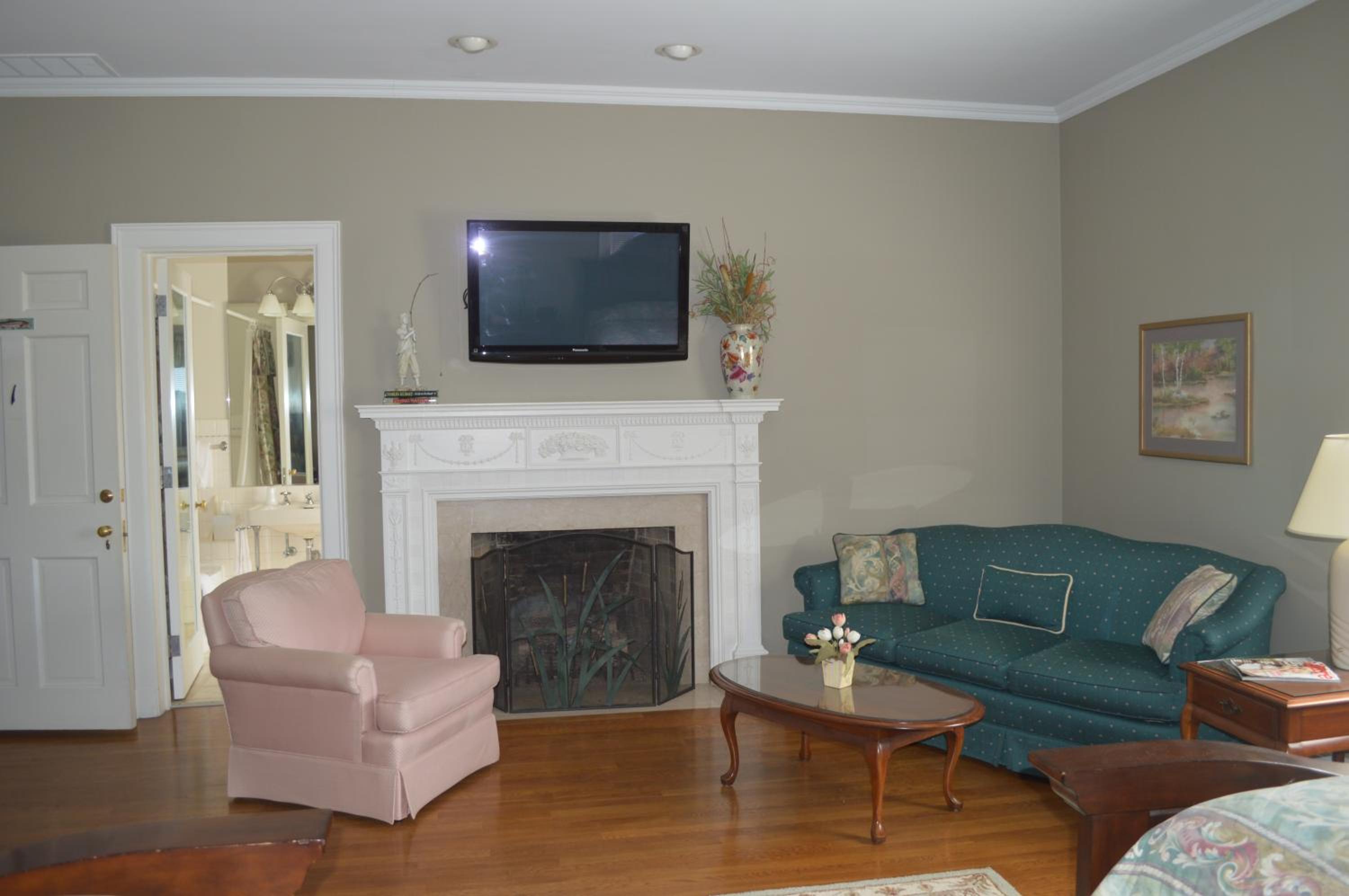 Deluxe Queen Room with Two Queen Beds photo 3