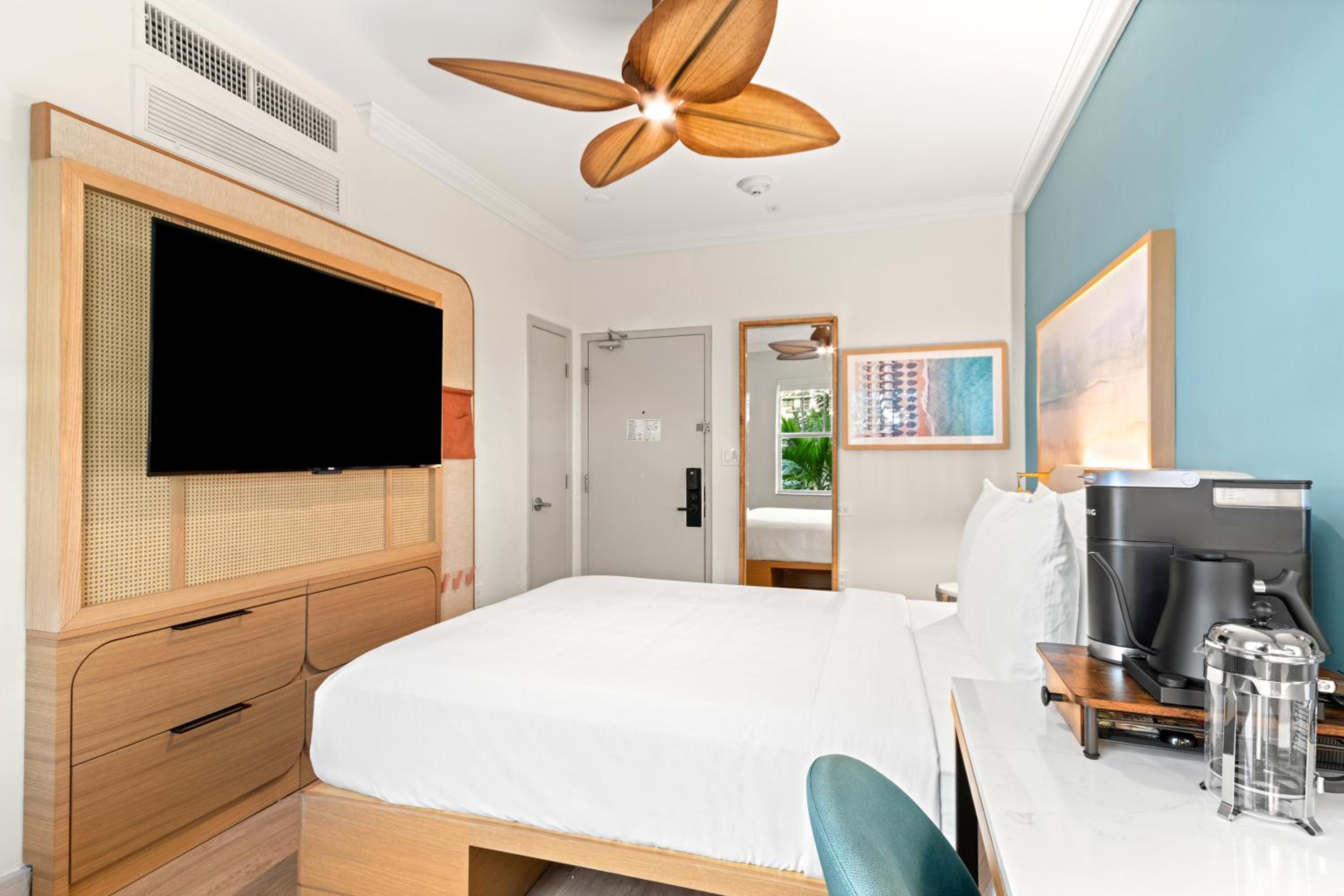 Queen Suite - Photo 7