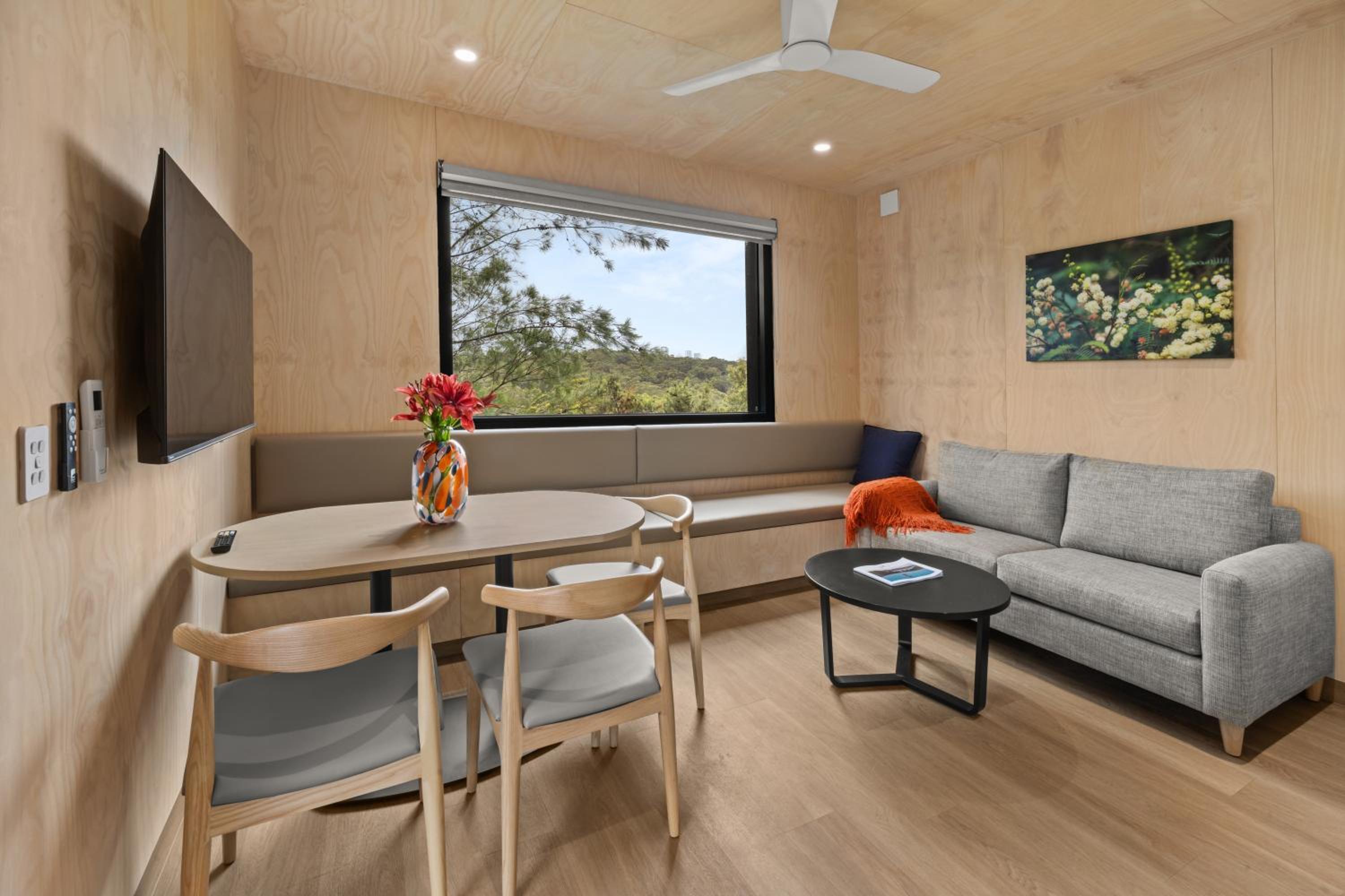 Deluxe 2 Bedroom Cabin - Sleeps 4