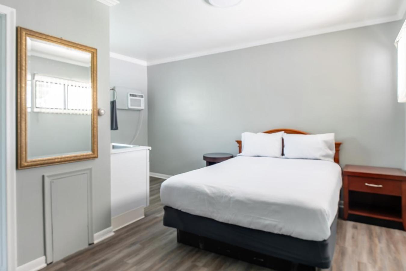 Studio Apartment photo 3