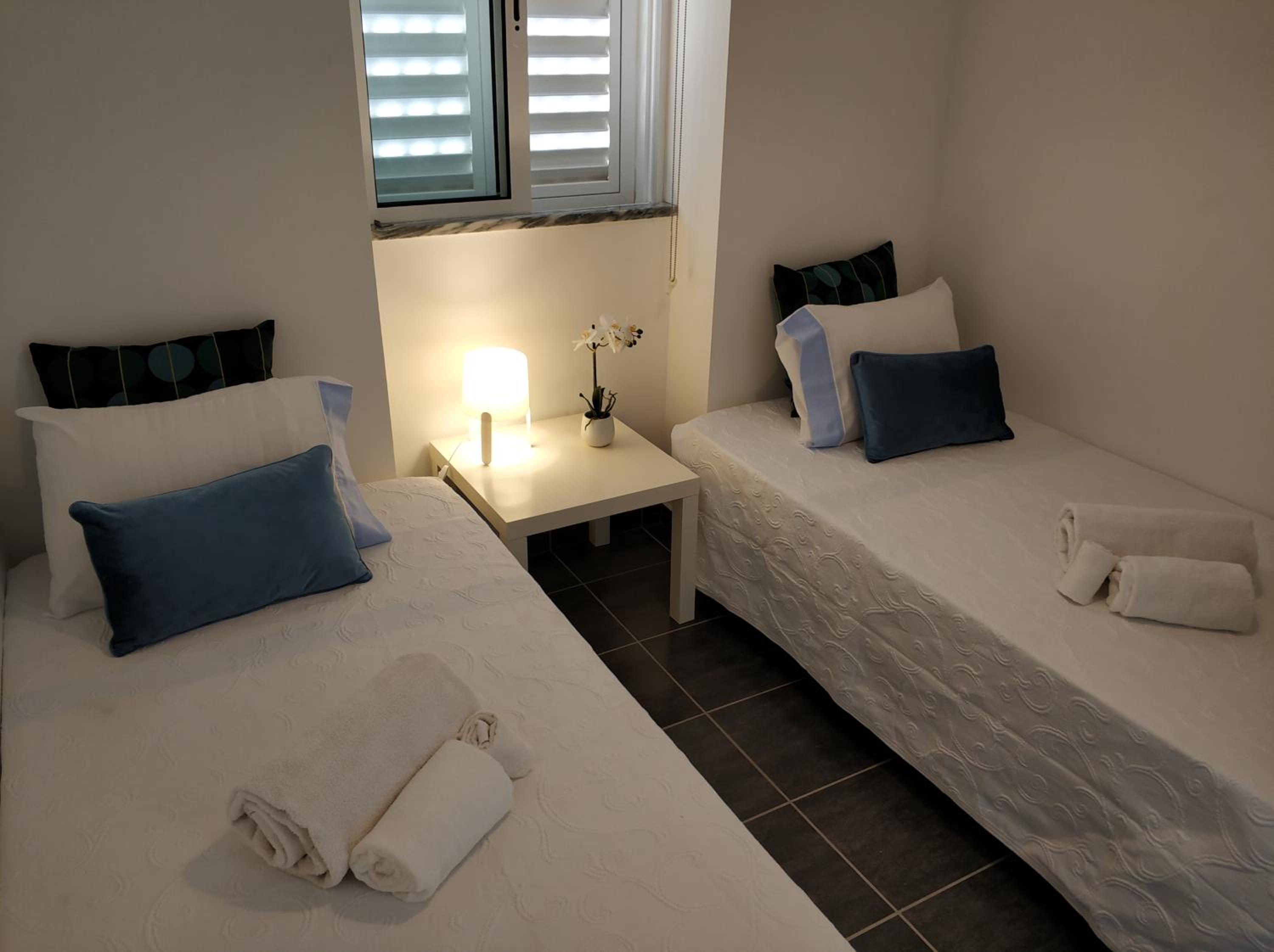 Standard Twin Room with Shared Bathroom photo 2