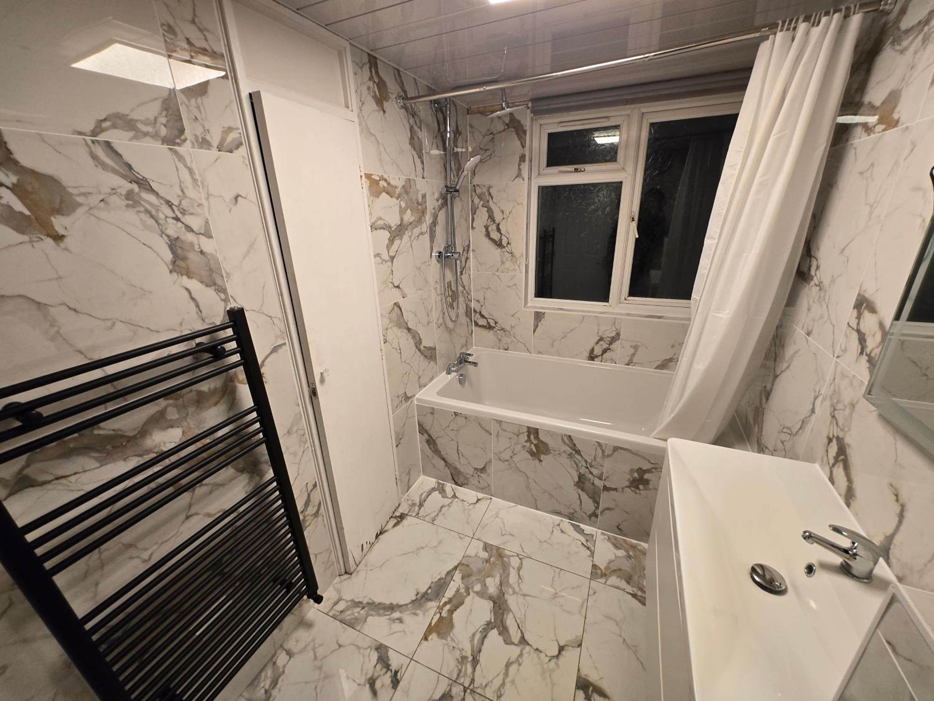 Quadruple Room with Shared Bathroom photo 2