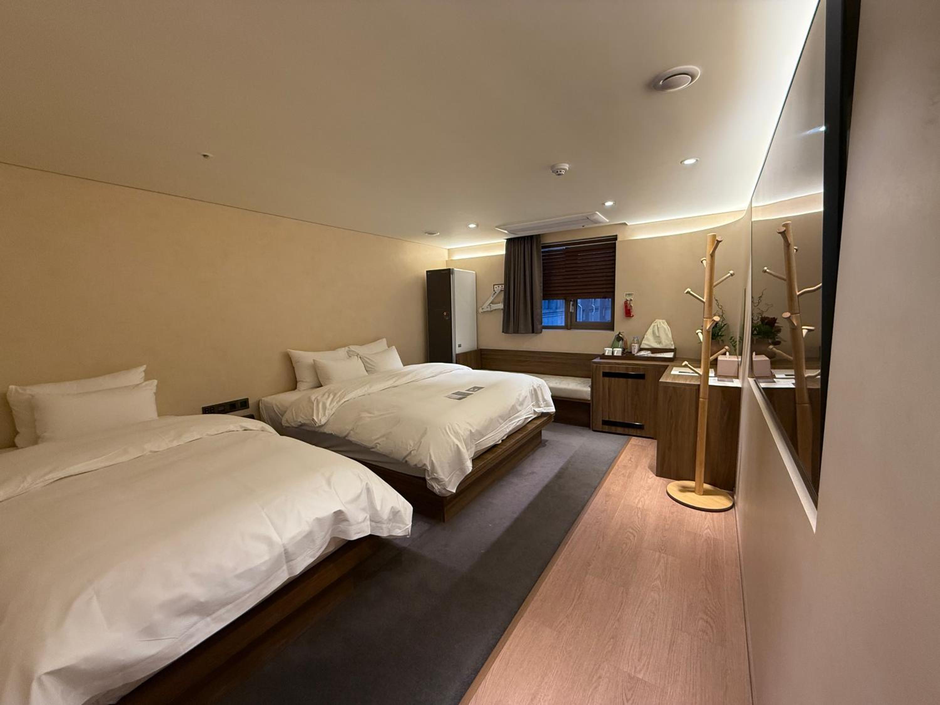 Deluxe Twin Room - Photo 2