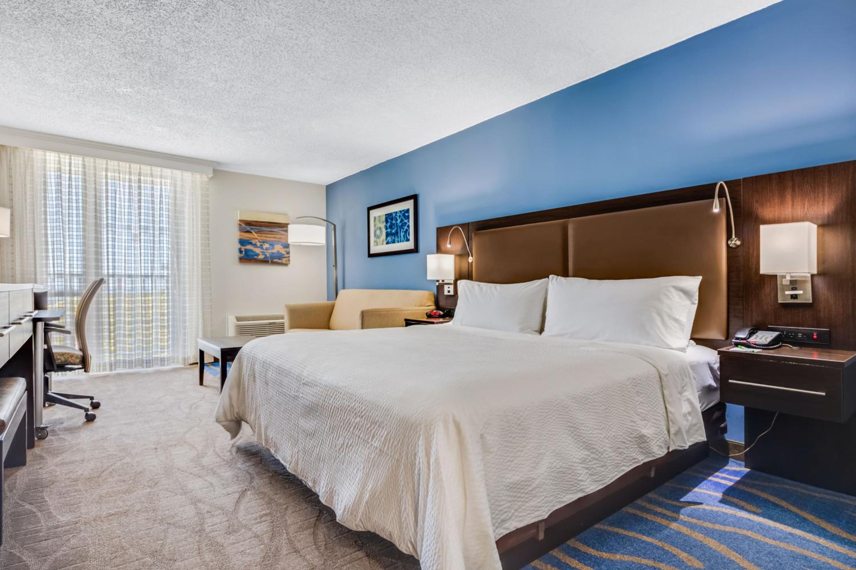 Standard King Room with Pool View - Photo 1