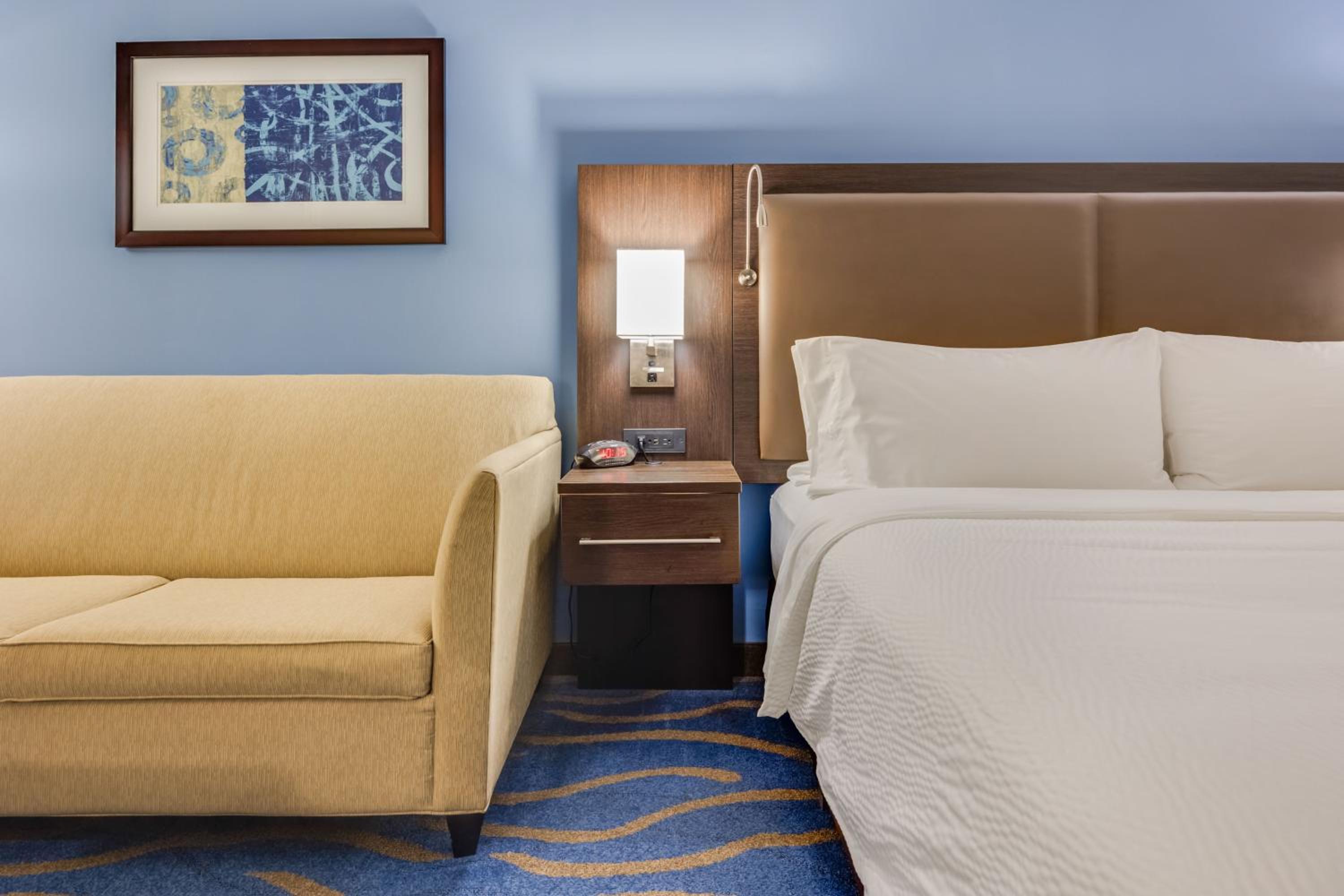 Standard Queen Room - Accessible photo 2