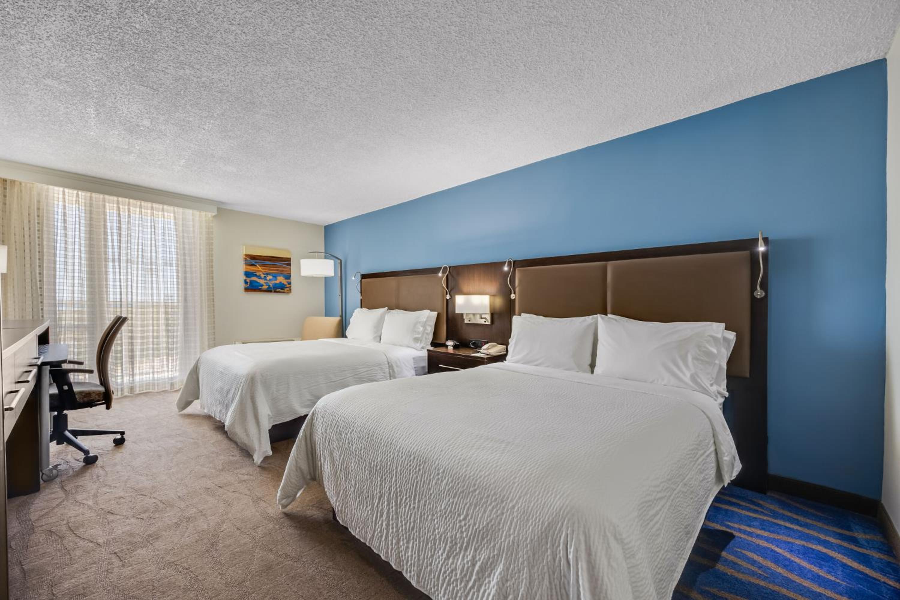 Standard Queen Room with Pool Access photo 2