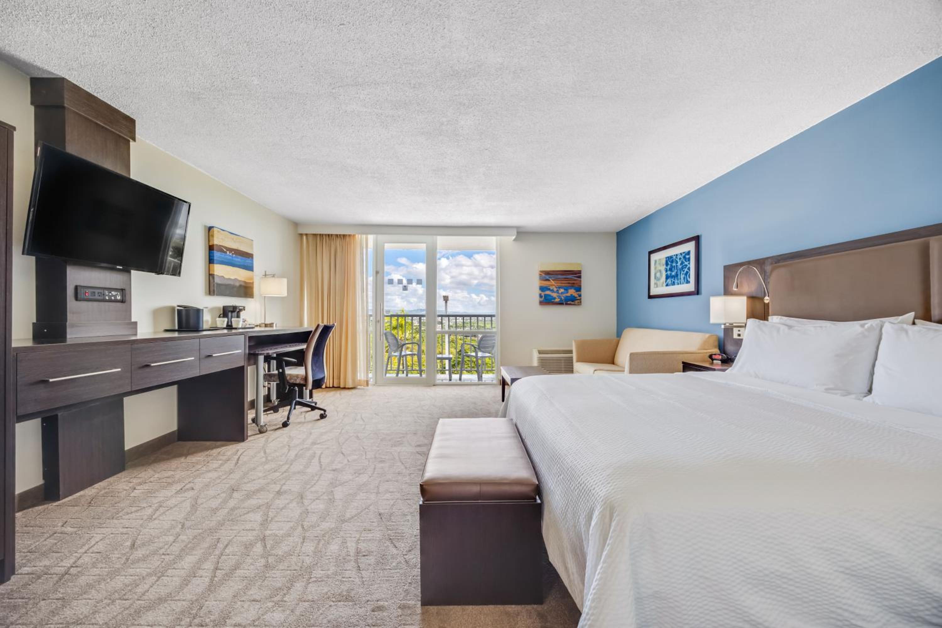 King Suite with Pool View and Sofa - Photo 1