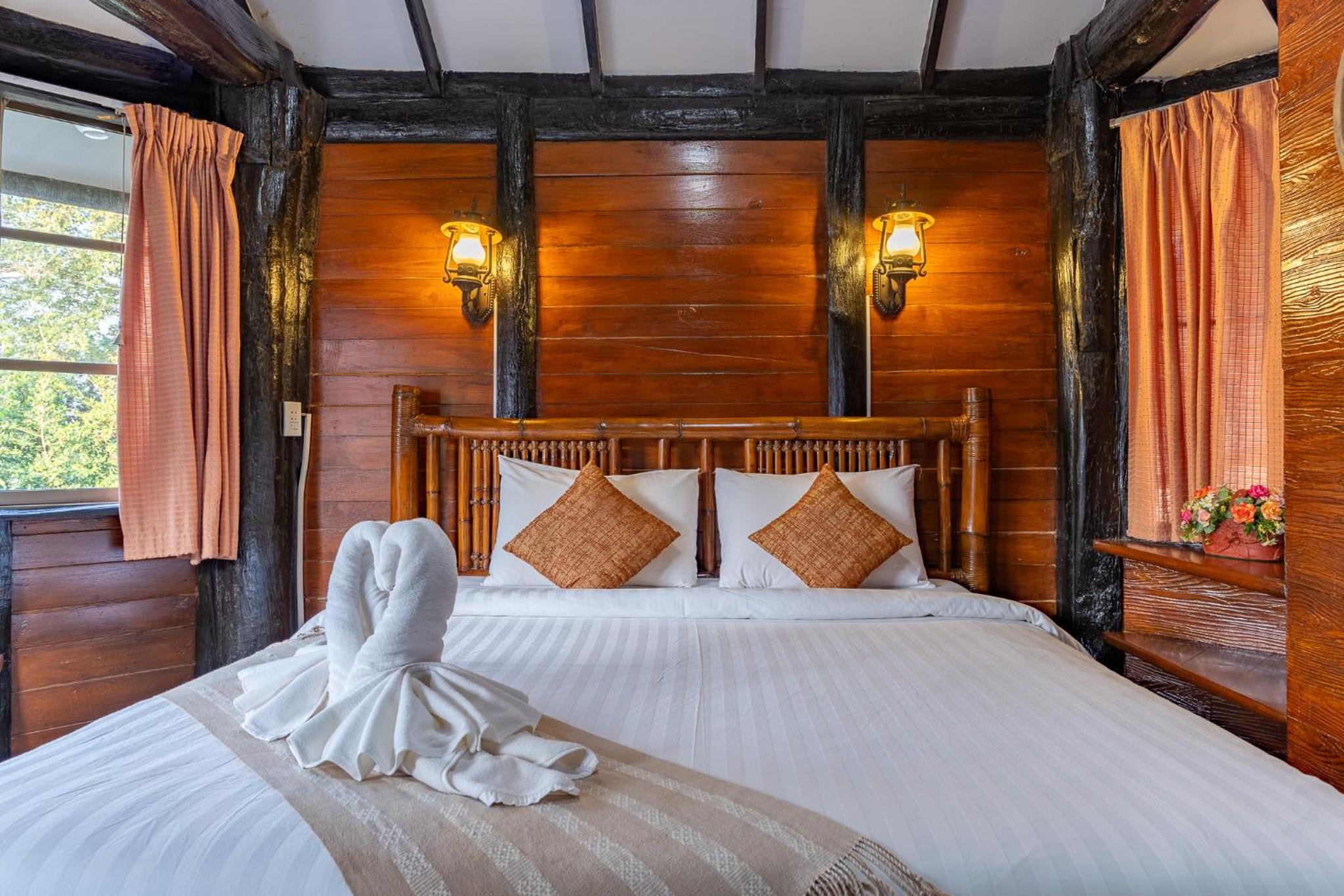 Deluxe Double Room - Photo 9