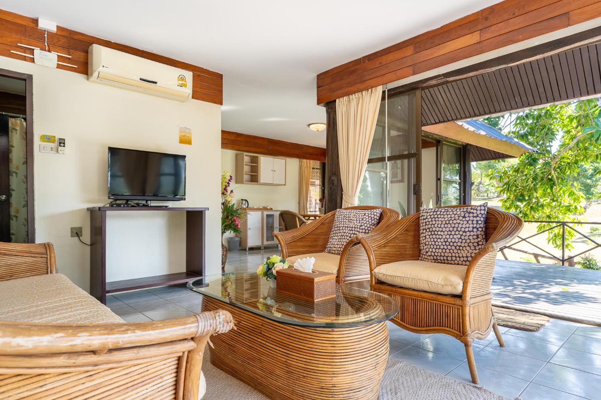 Two-Bedroom House - Photo 8