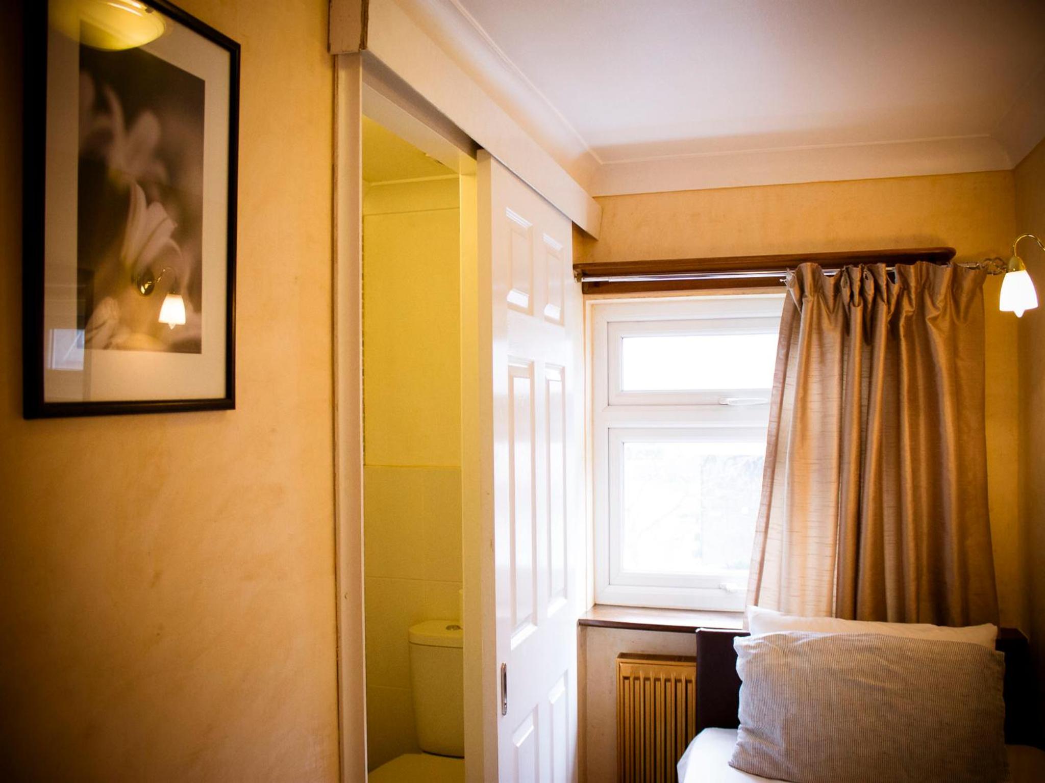 Single Room photo 2