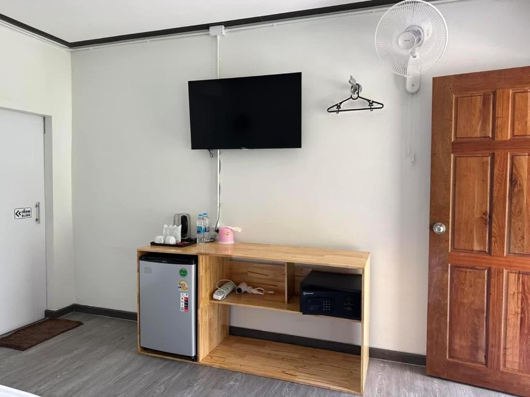 Deluxe King Room photo 2