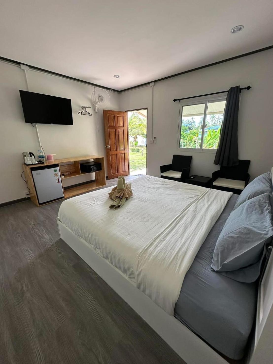 Deluxe King Room photo 3