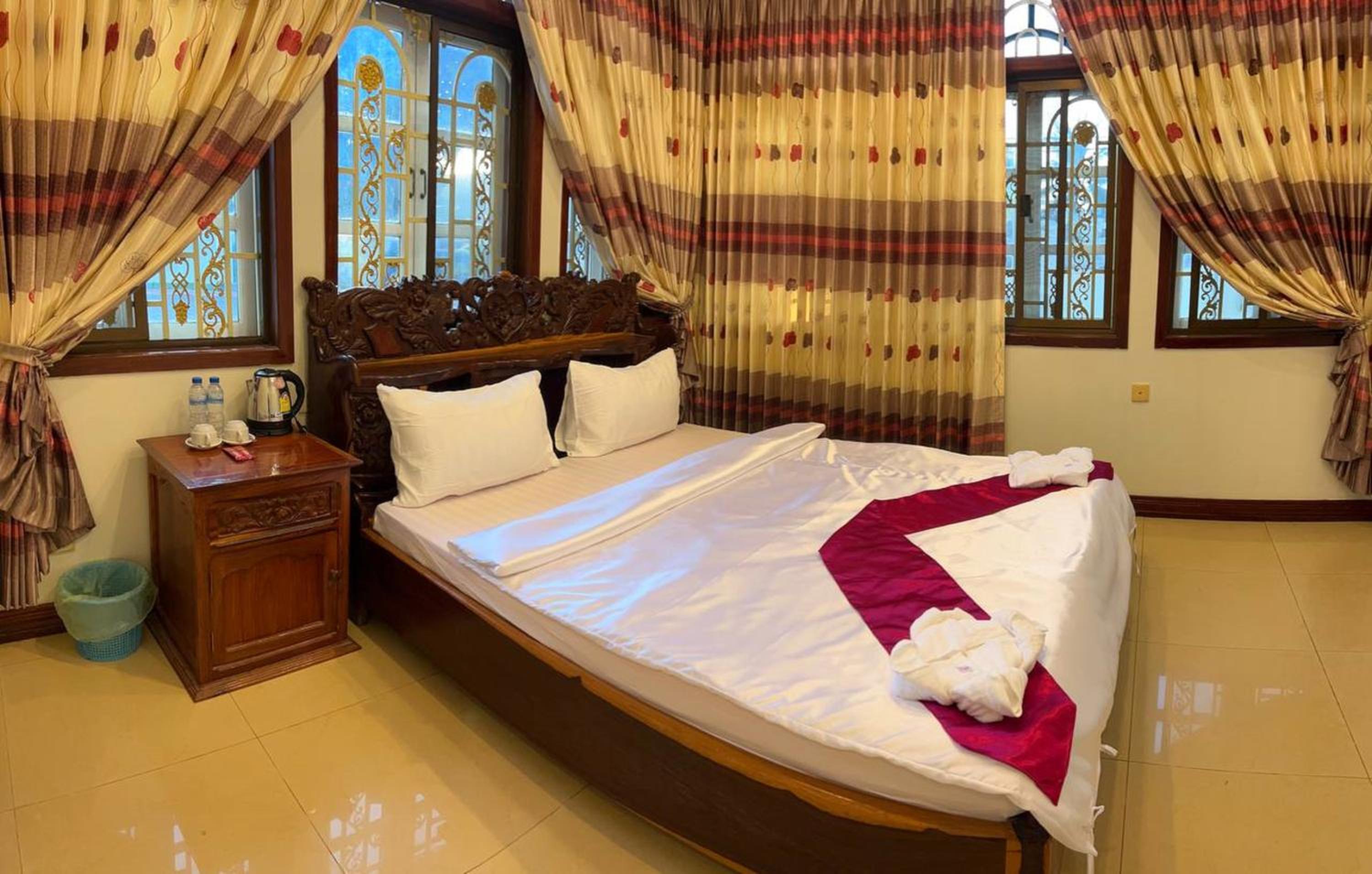 Deluxe King Suite photo 2