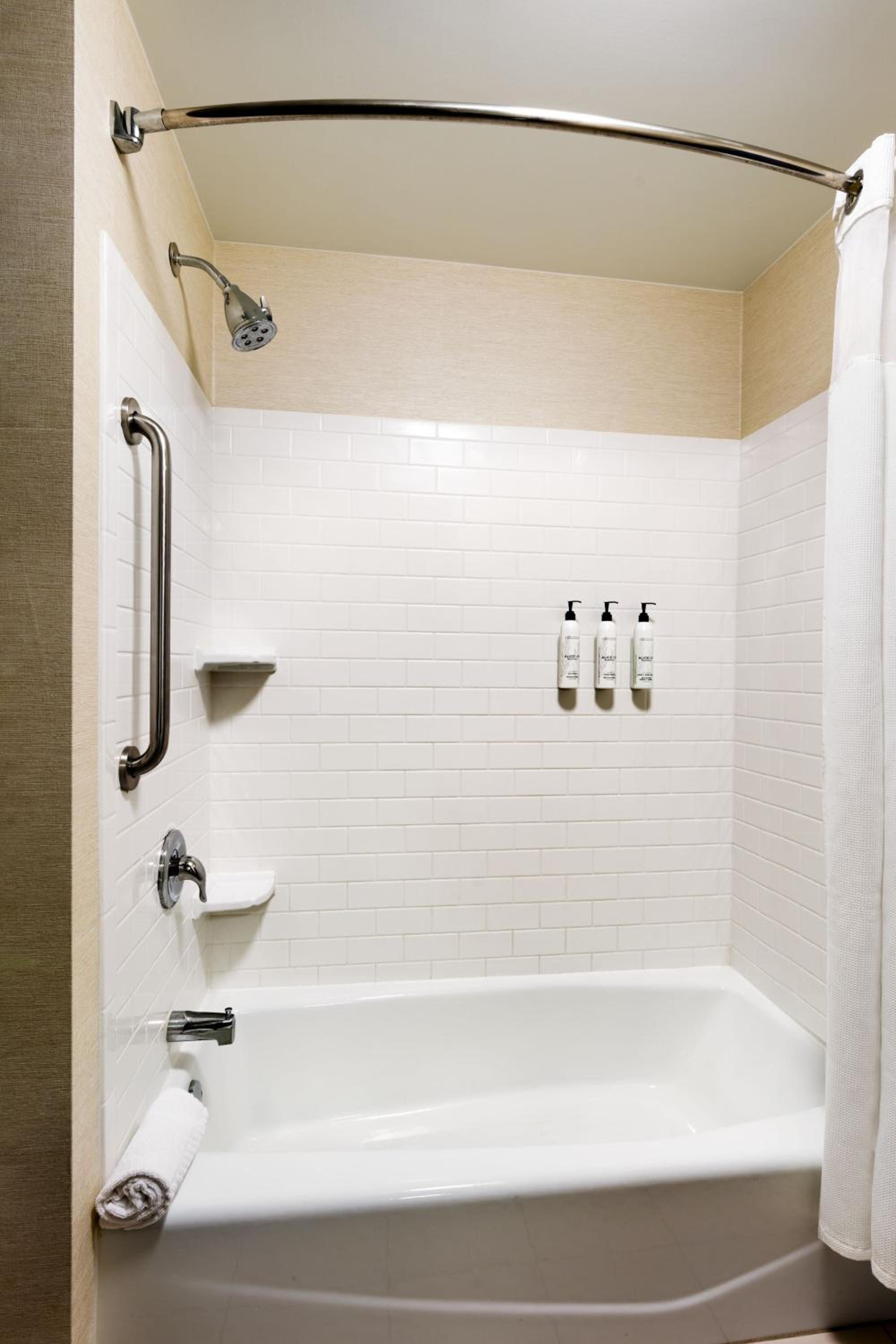 King Room - Hearing Accessible - Photo 1