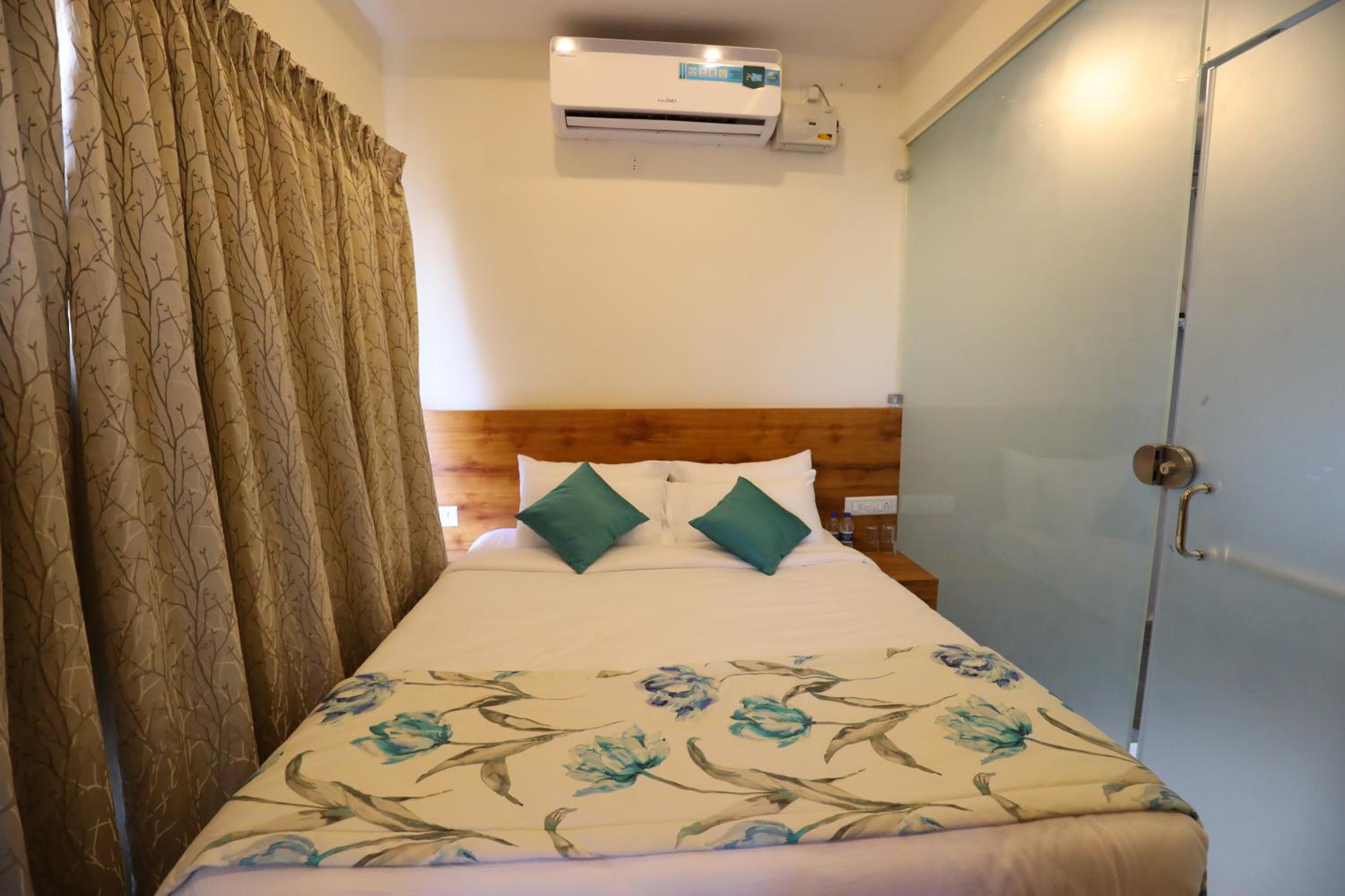 Deluxe Double Room with Sea View photo 2