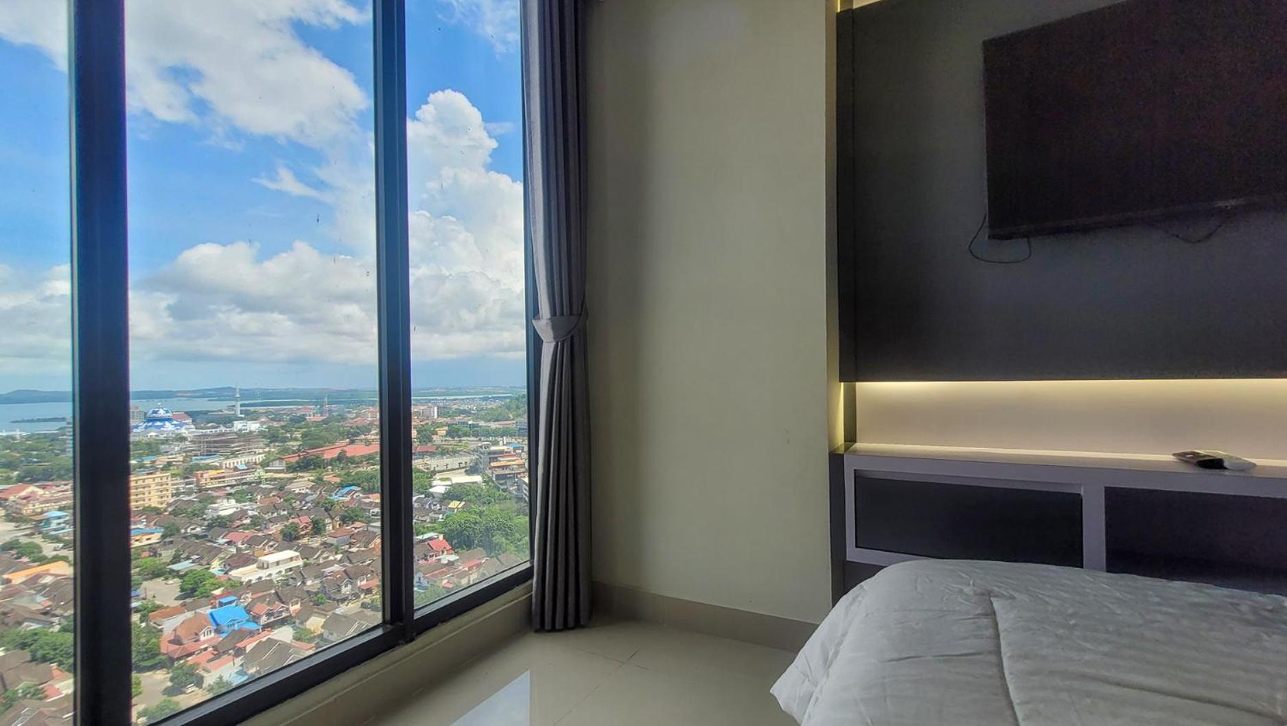 Studio Apartment with Harbor View - Photo 2