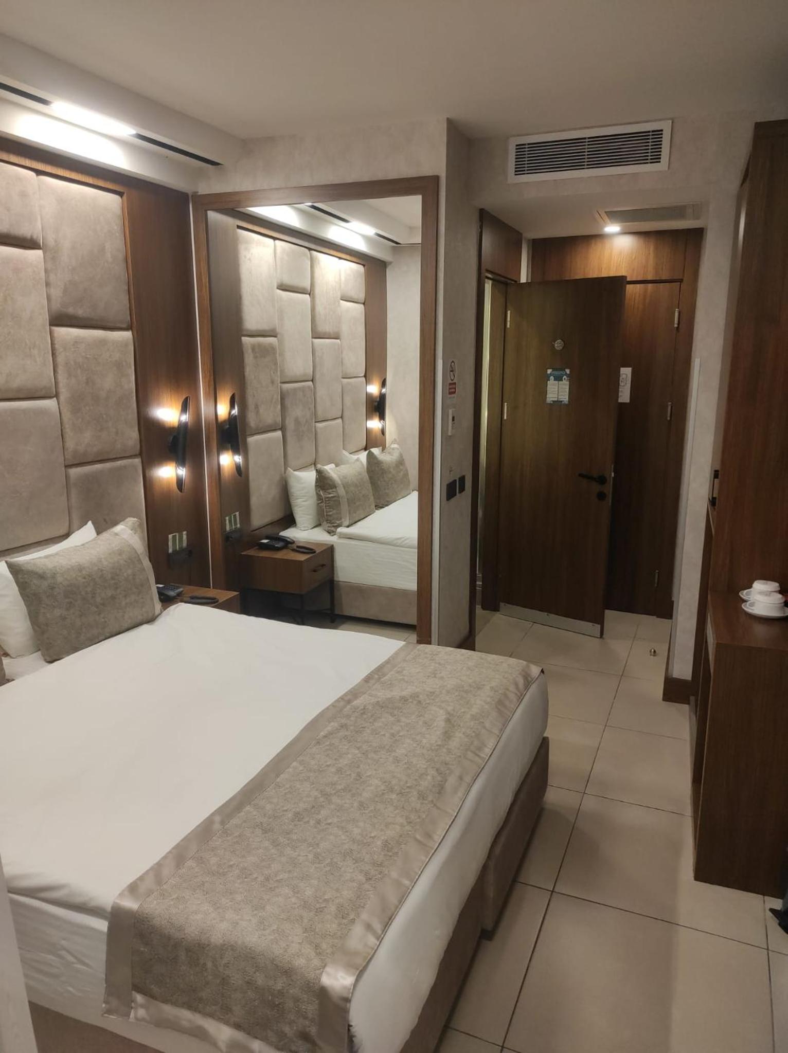 Double Room with Balcony photo 3